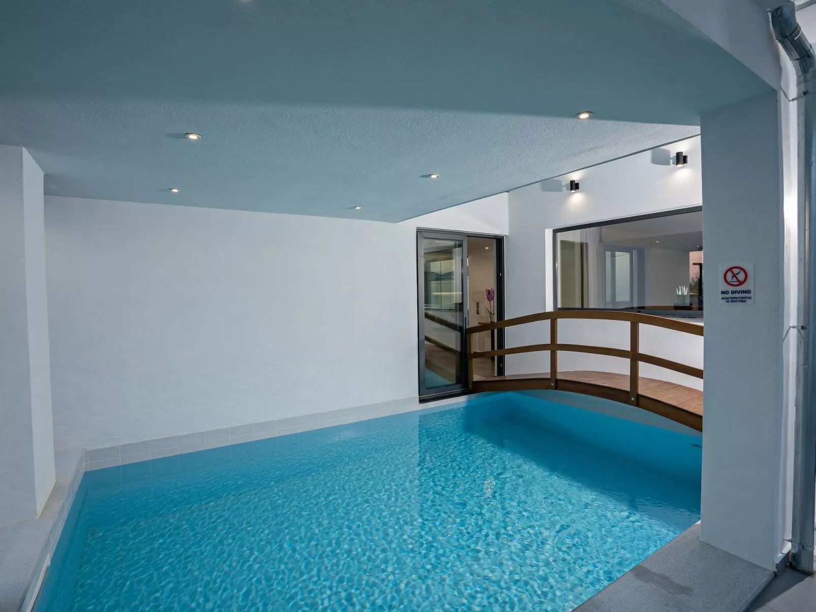 Lux-Villa mit Innen- und Außenpool, BBQ und Fitnessraum-Inside