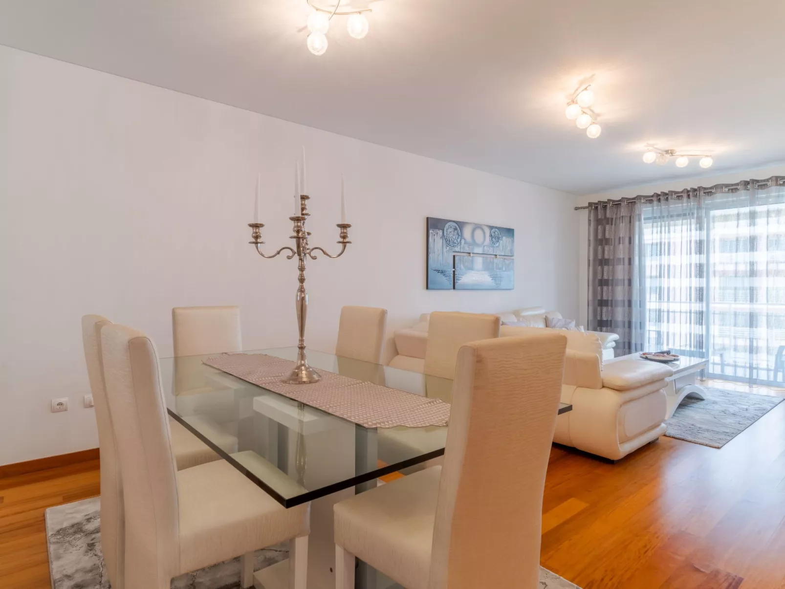 Mit gemeinschaftlichem Pool