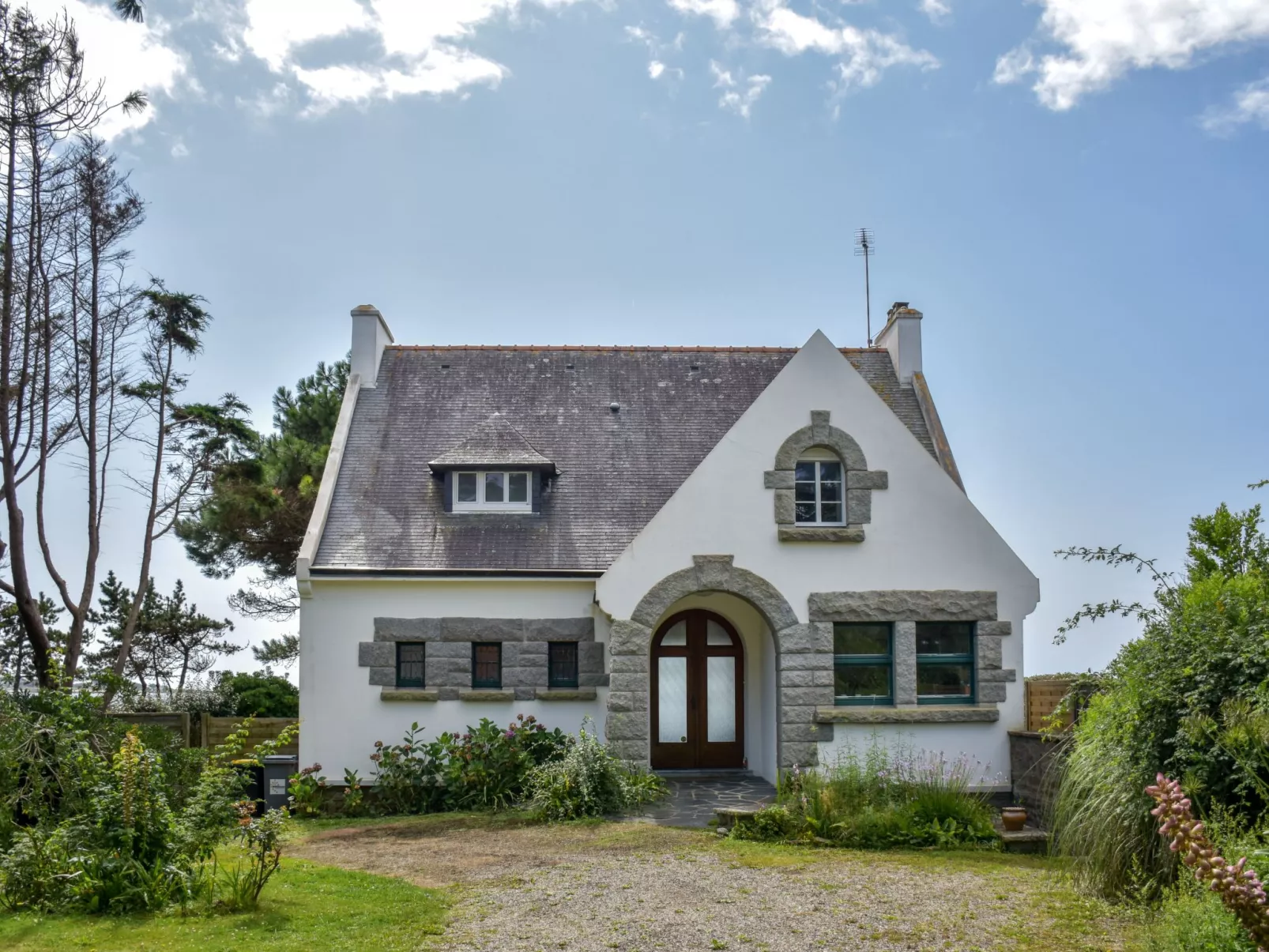 Villa mit großem Grundstück direkt am Mer