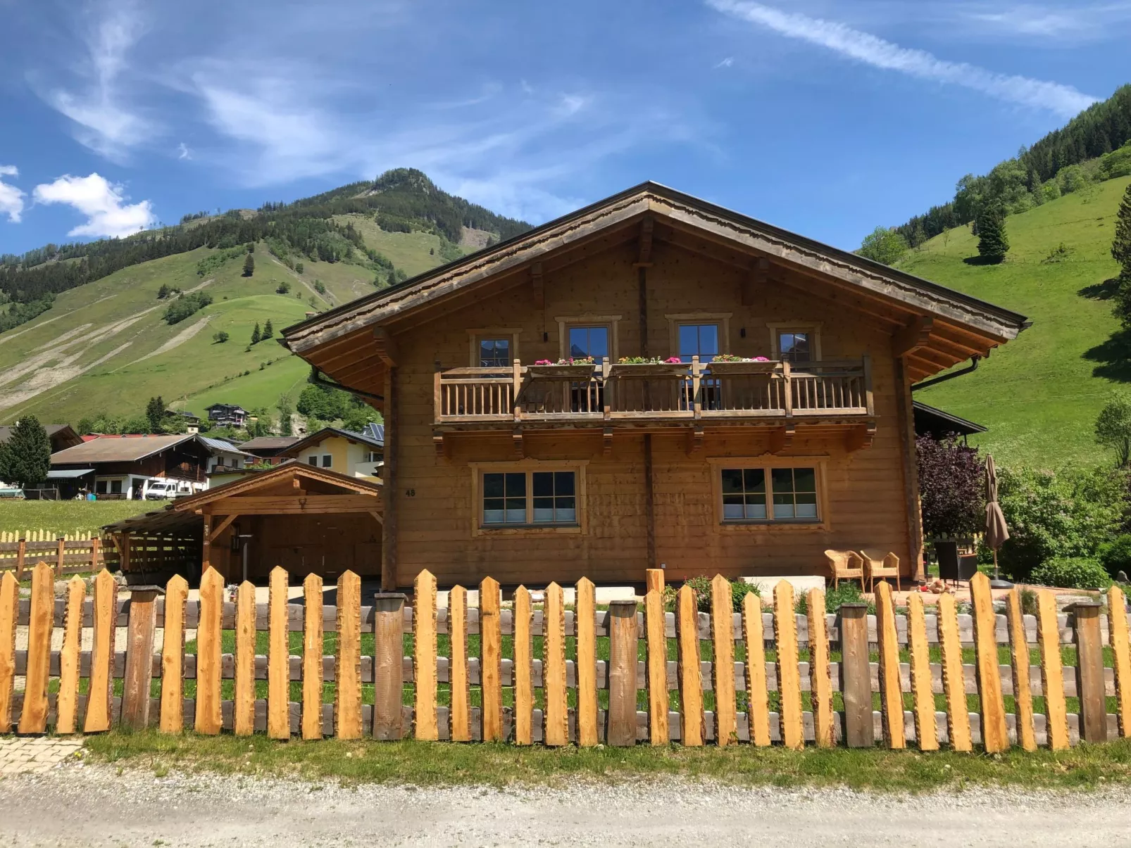 Villa mit Garten, Terrasse und Grill-Dehors