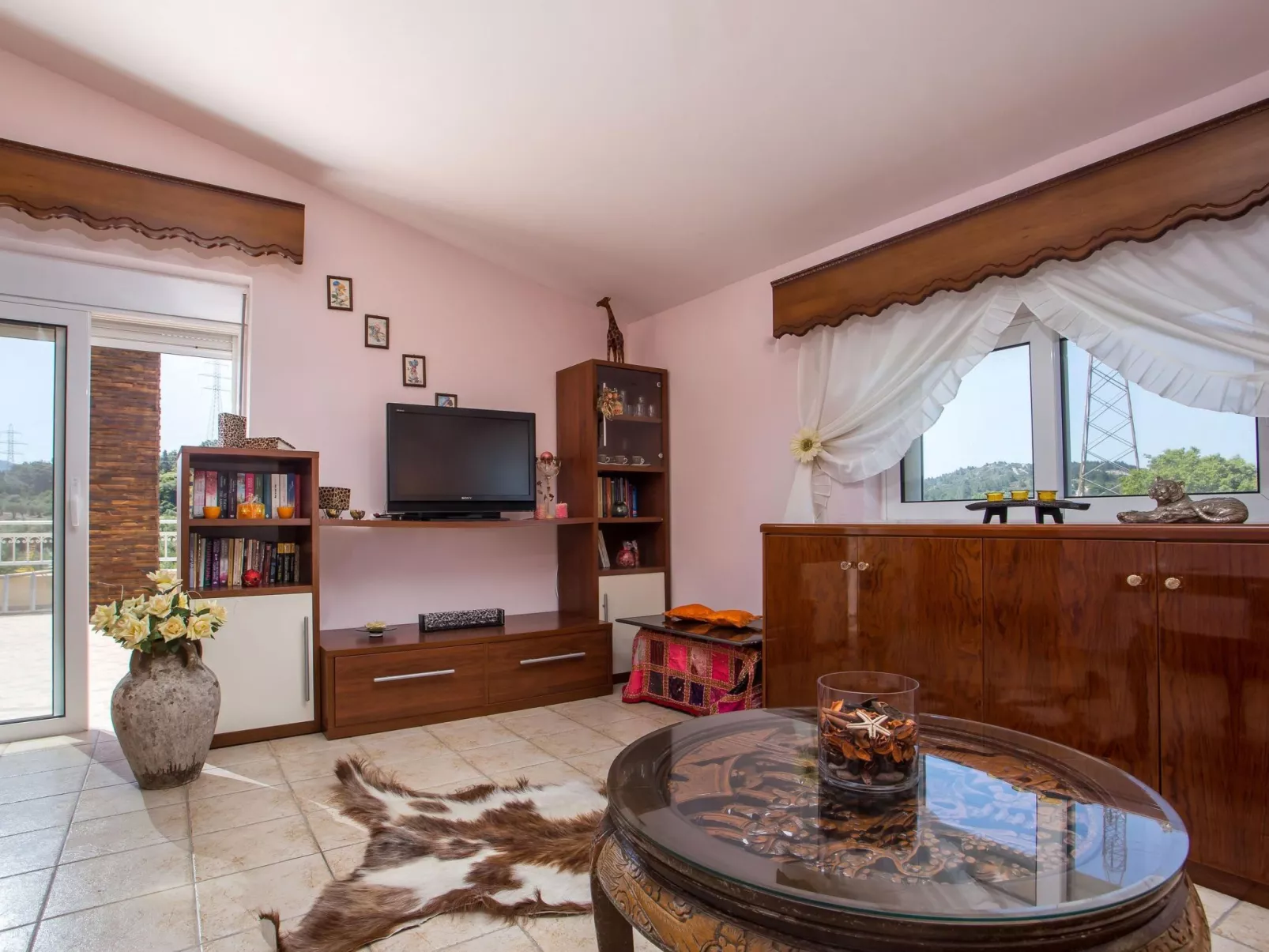 Villa "Laylande House" mit Bergblick-Dedans