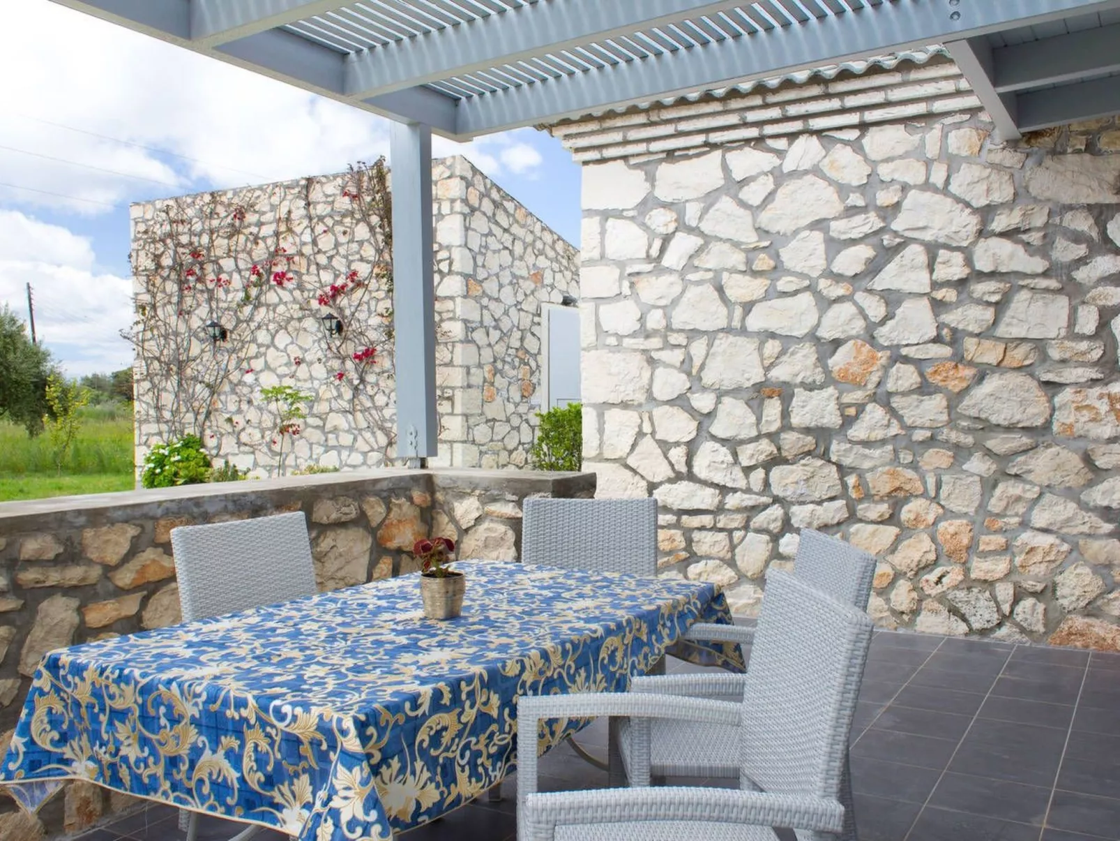 Villa mit zwei Schlafzimmern für 6 Personen. Parken, WiFi-Dehors