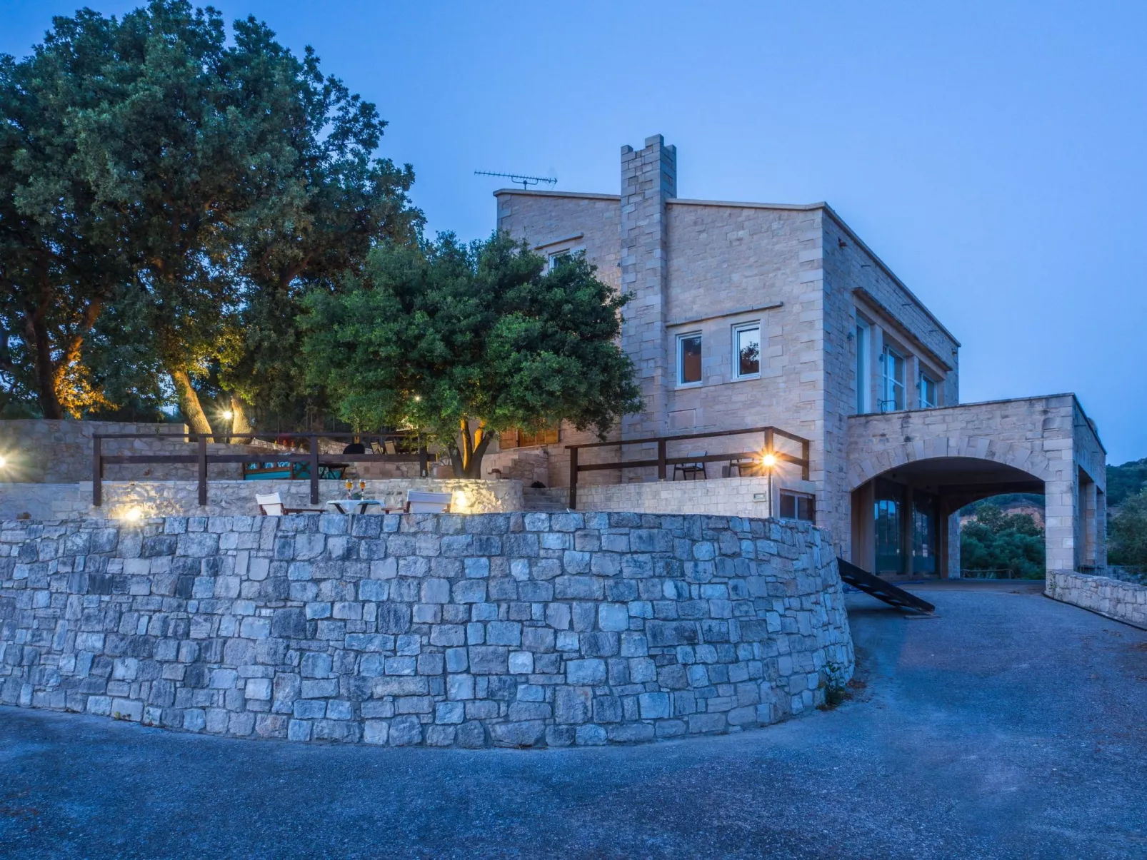 Villa aus Stein mit privatem Pool und BBQ-Bereich-Outside