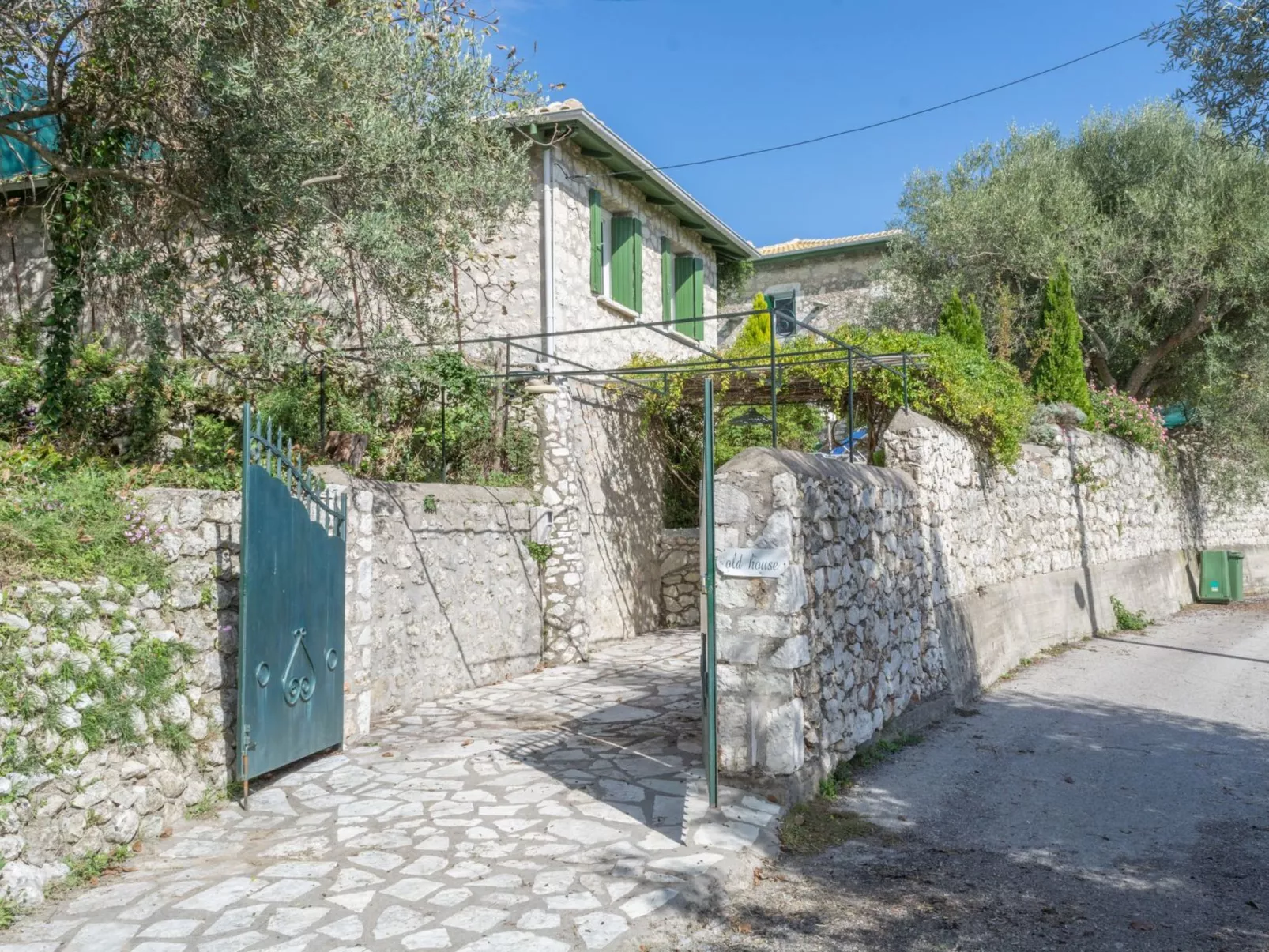 Das alte Haus und Gästehaus-Outside