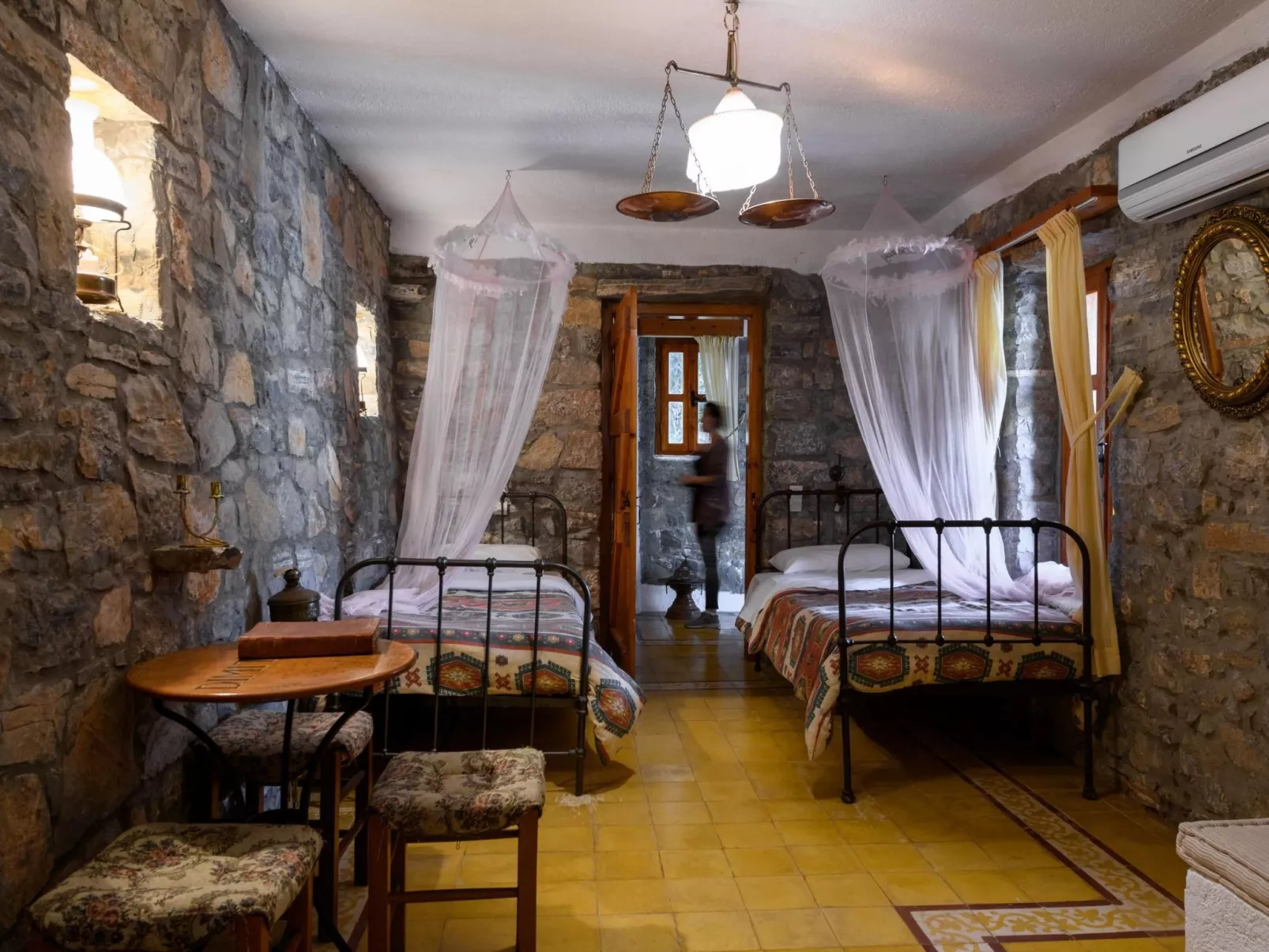 Kretisches Steinhaus mit Gemeinschaftspool