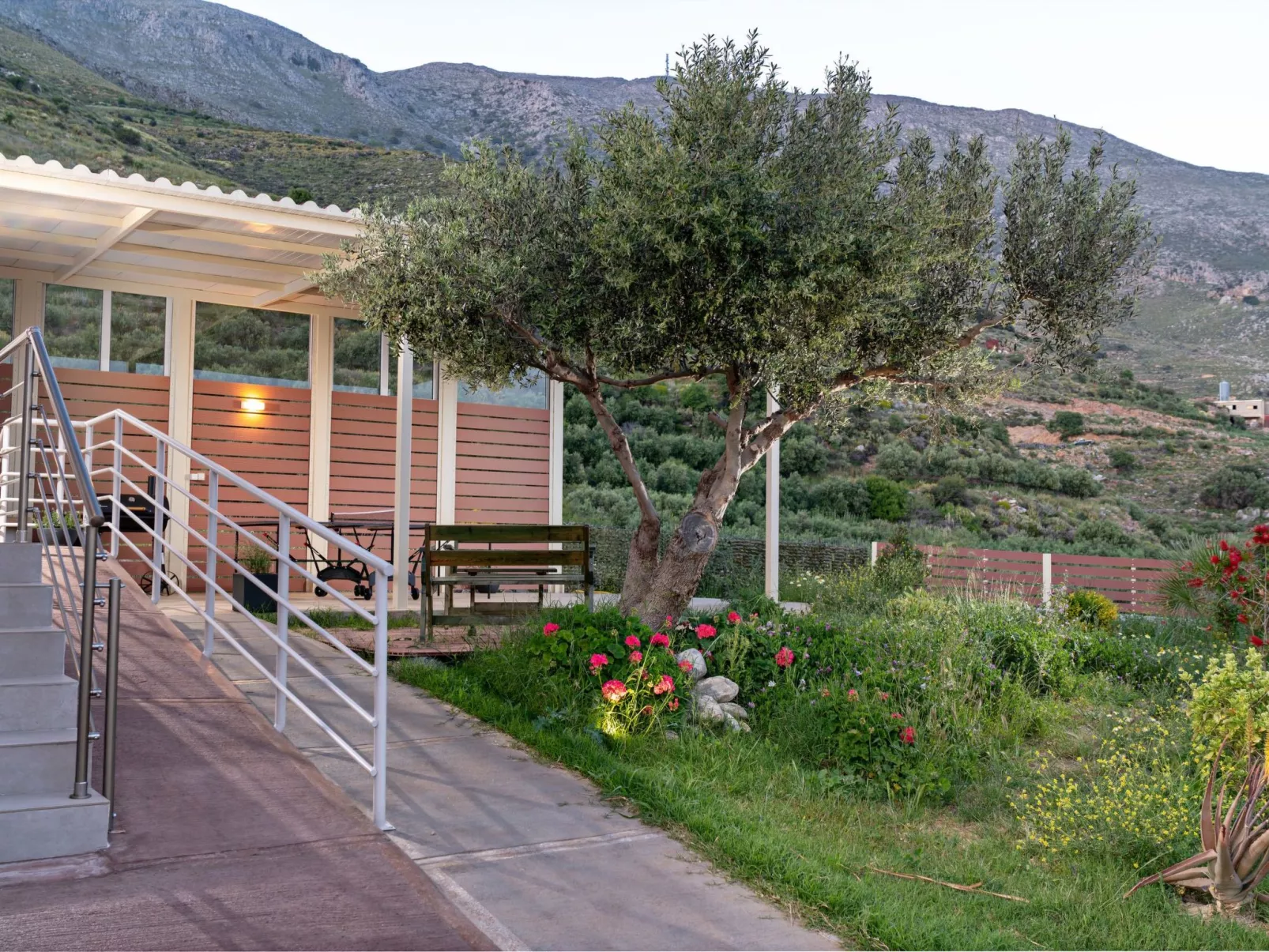 Villa Privater Pool Jacuzzi BBQ Kinderbereich-Outside