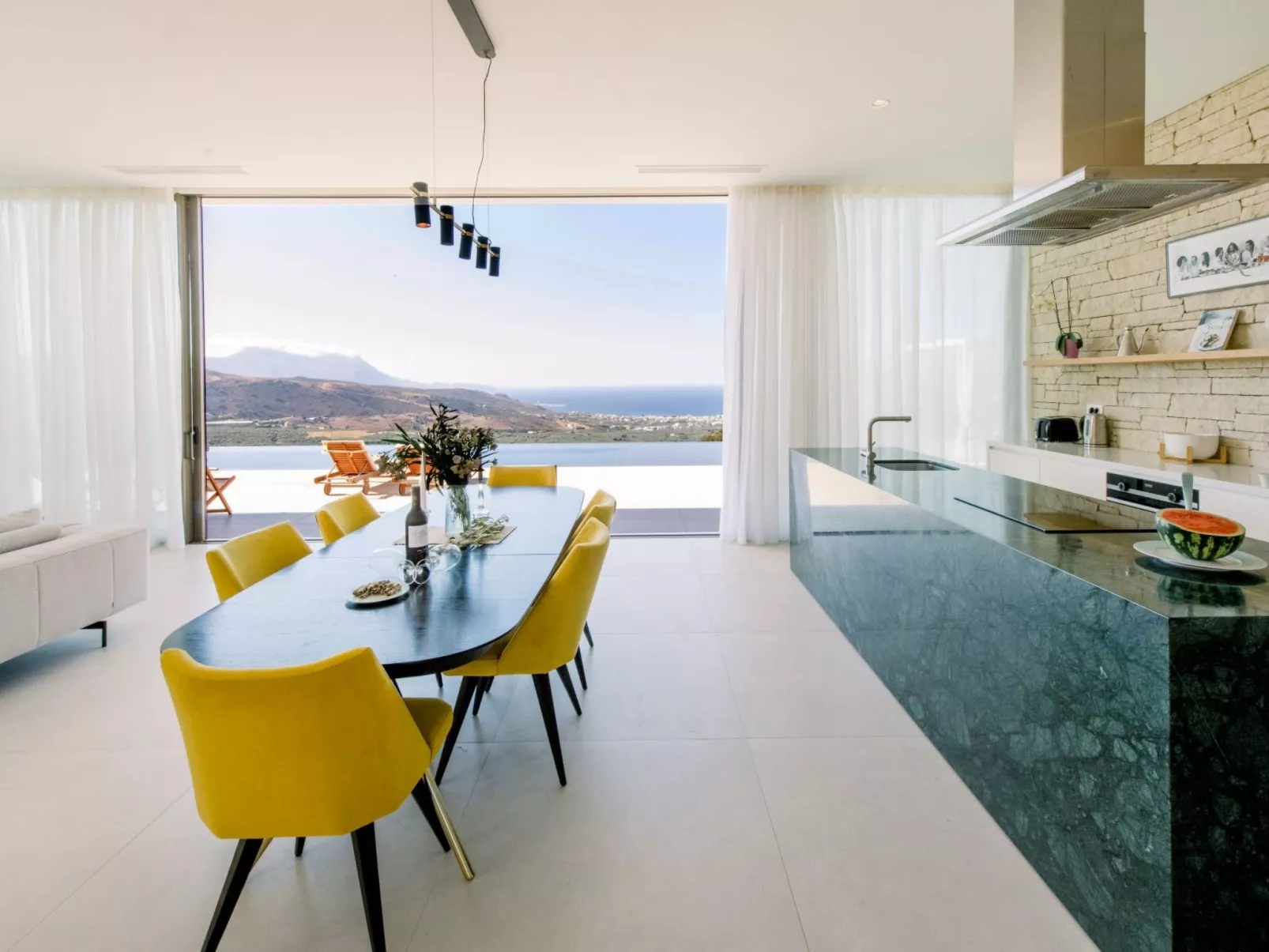 Neue einzigartige Villa mit atemberaubender Aussicht in Strandnähe-Drinnen