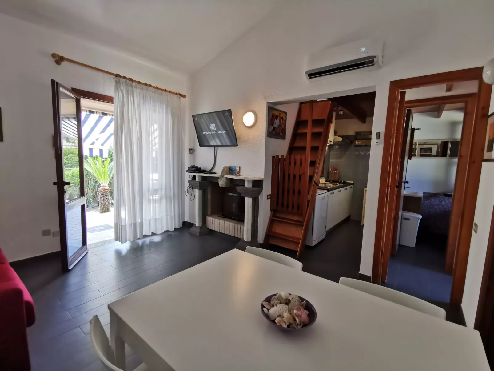 Mit Wasserblick-Drinnen