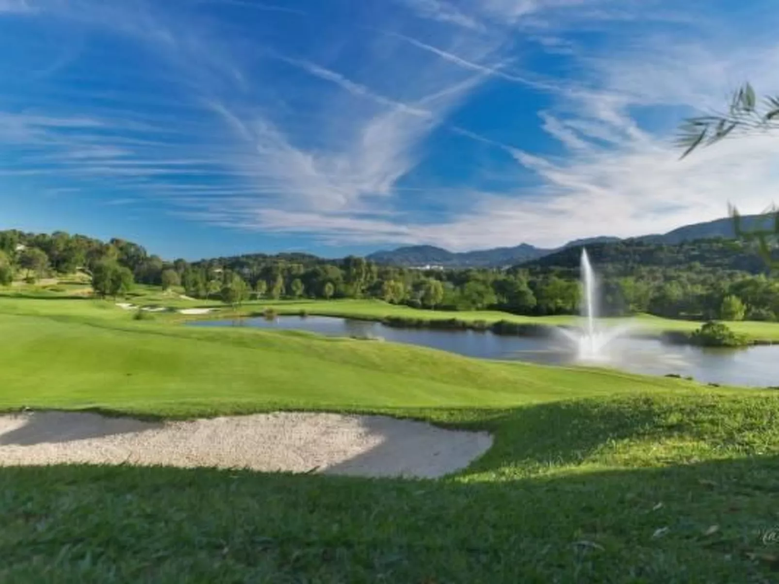 Moderne Wohnung in Mougins mit eigenem Garten