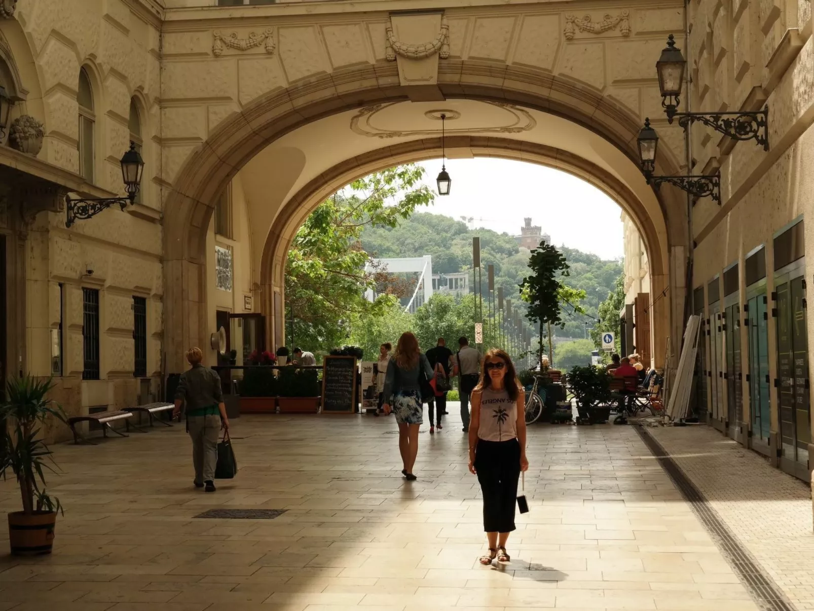 Moderne Ferienwohnung in Ujlipotvaros mit Garten-Dehors