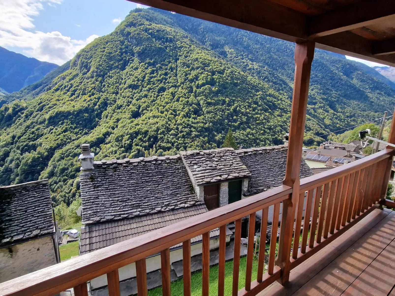 Chalet in den sonnigen Schweizer Südalpen
