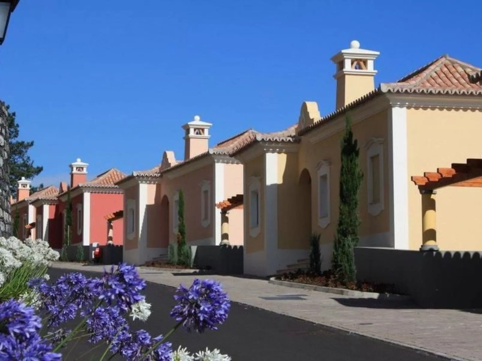 Elegante Ferienwohnung mit Gemeinschaftspool und Wellnessbereich-Dehors