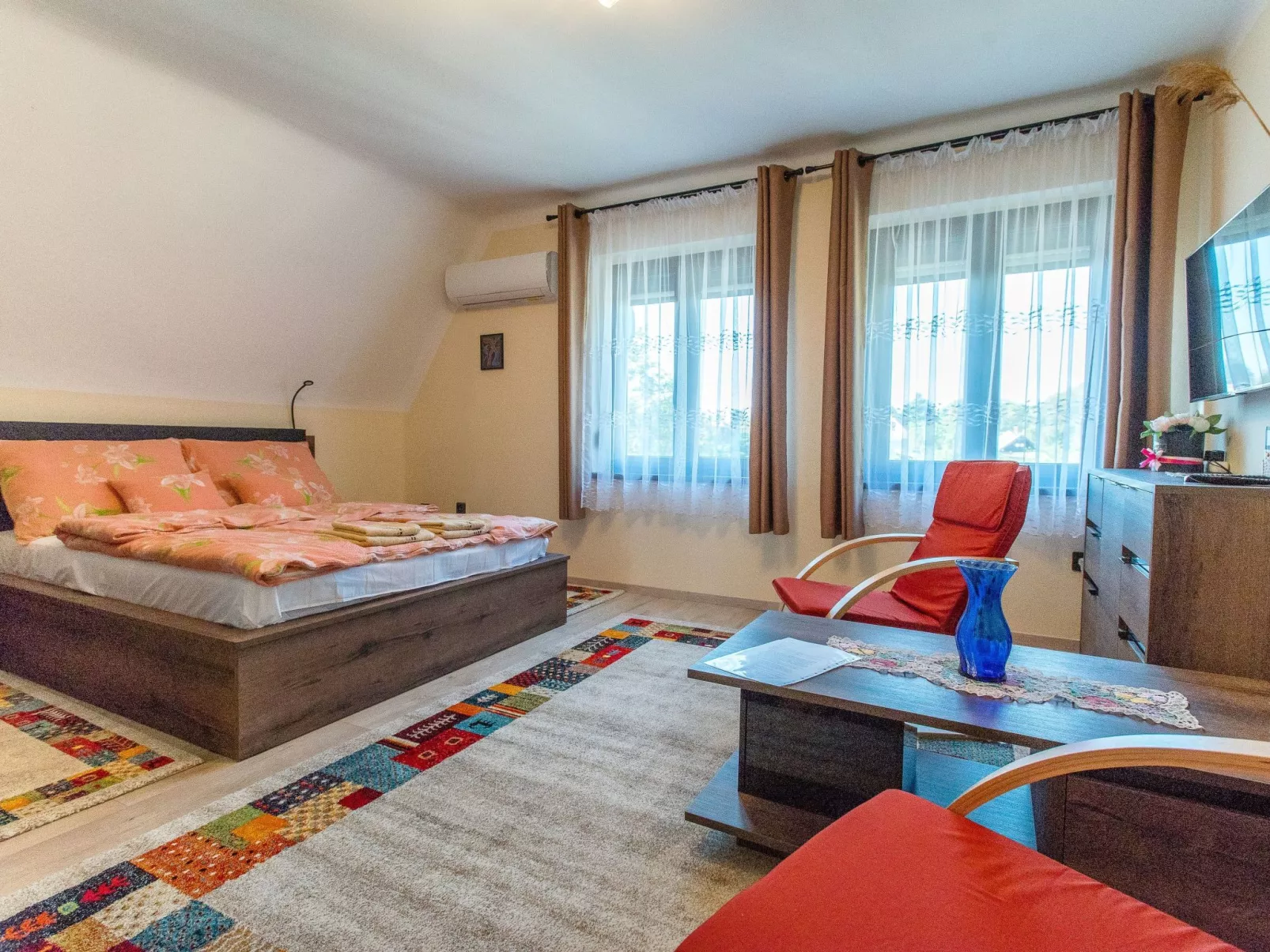 Mit Swimmingpool für 10 Personen