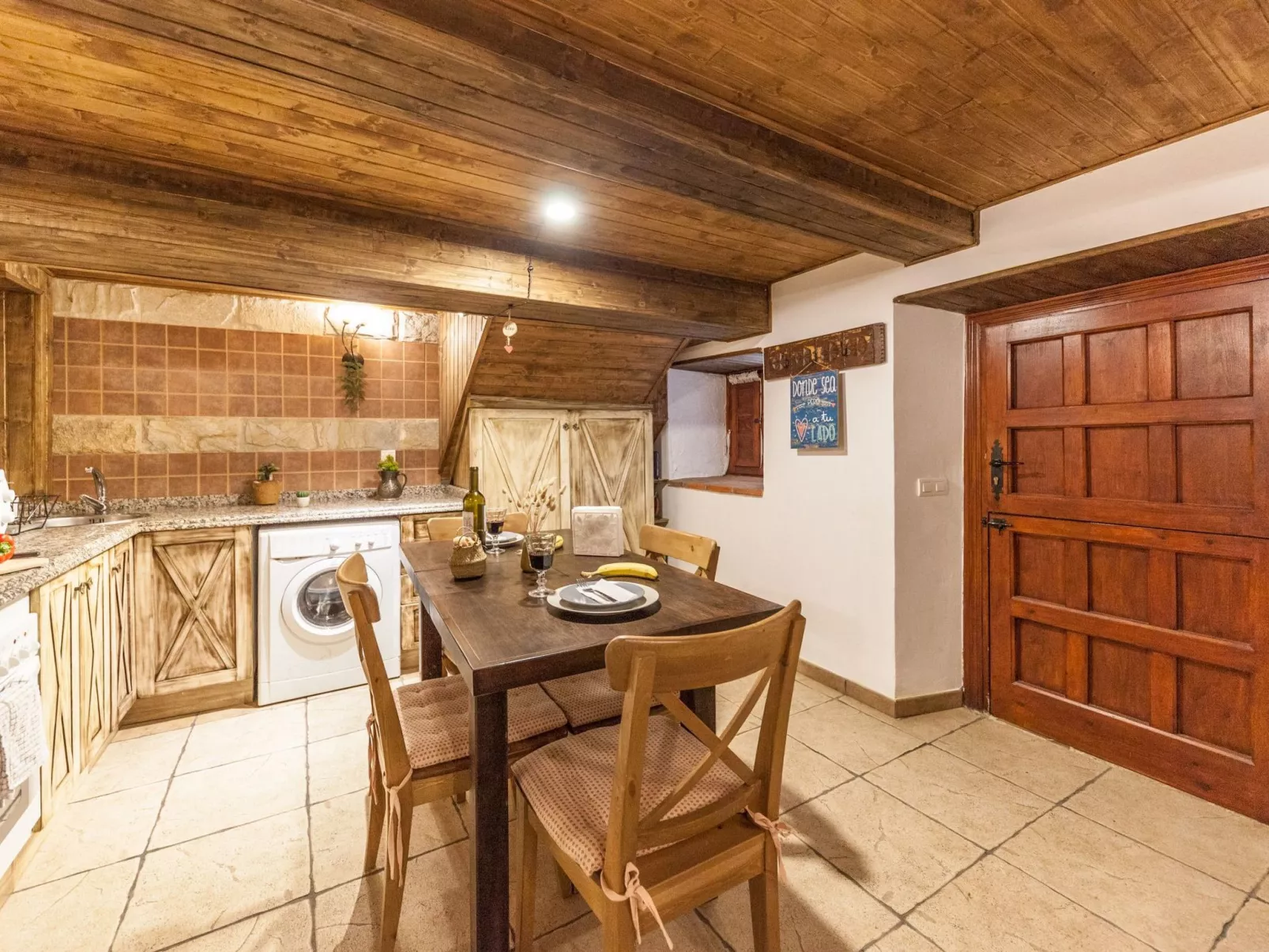 Berghütte mit Terrasse, Kamin und Jacuzzi