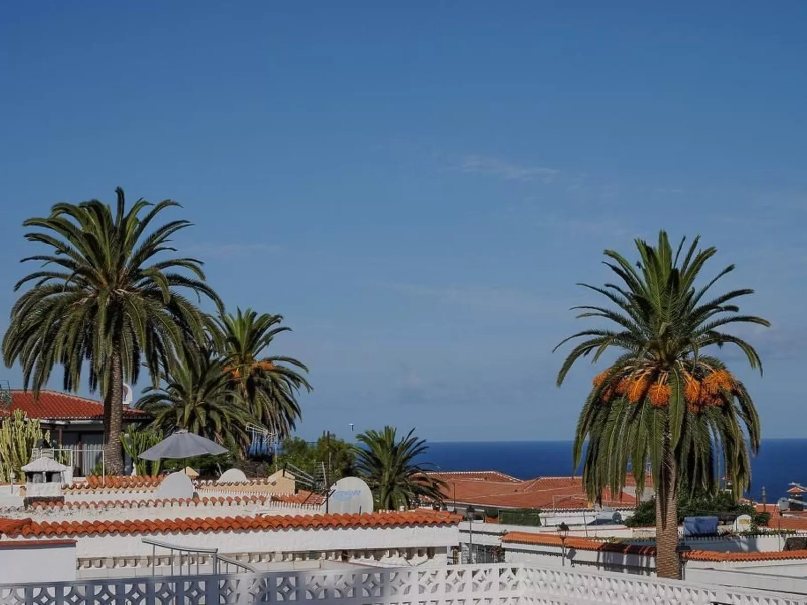 Strandnahes Haus mit Terrasse zum Sonnenuntergang - Outside