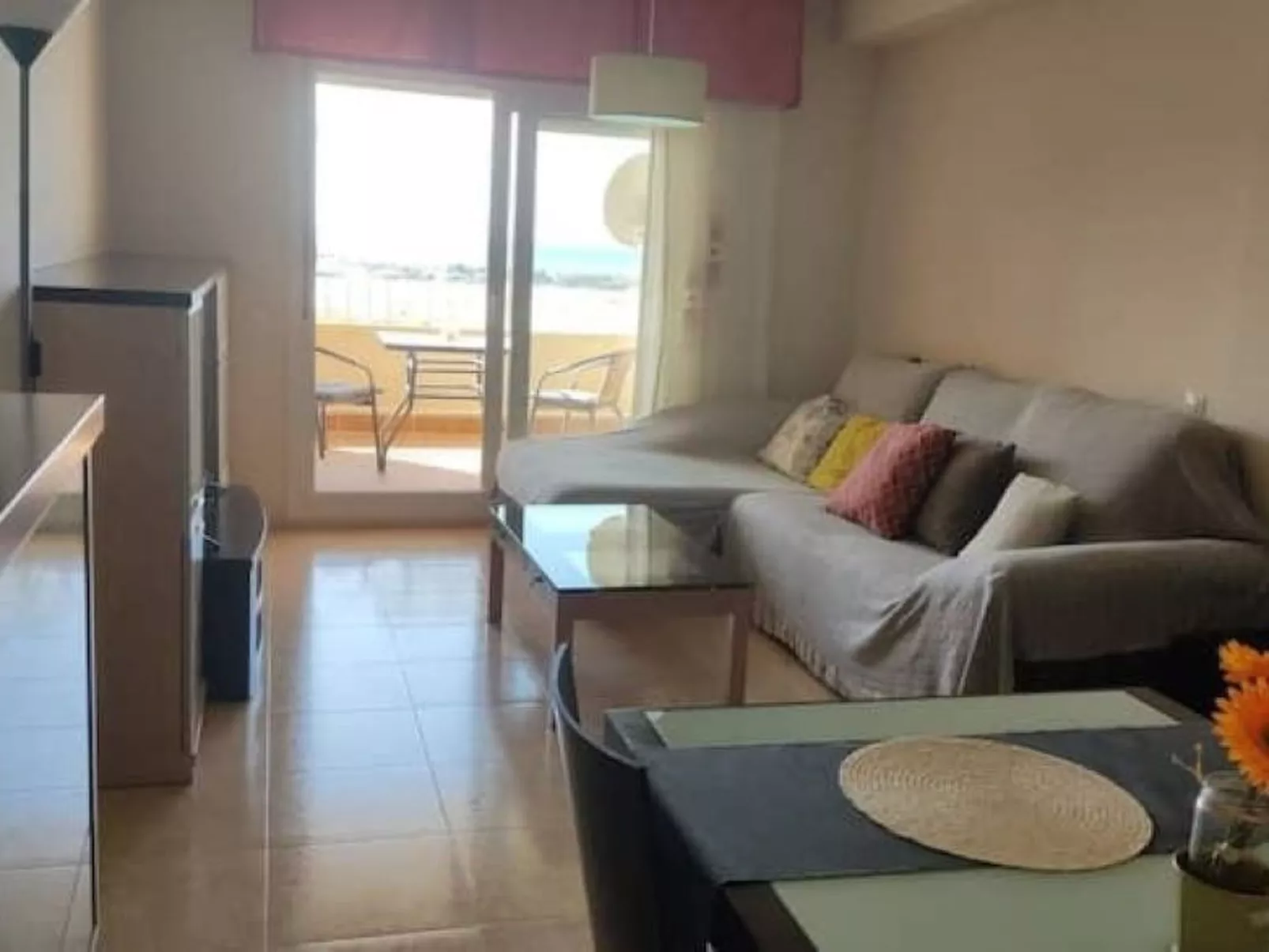 Sun Beach Aguadulce mit Parkplatz