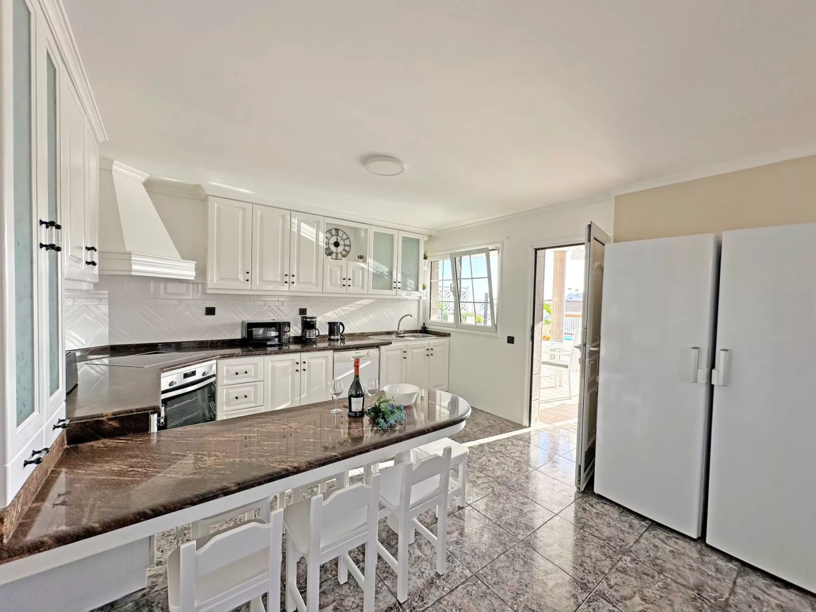 Villa "Esmeralda" mit Garten, Grill und Terrasse-Inside