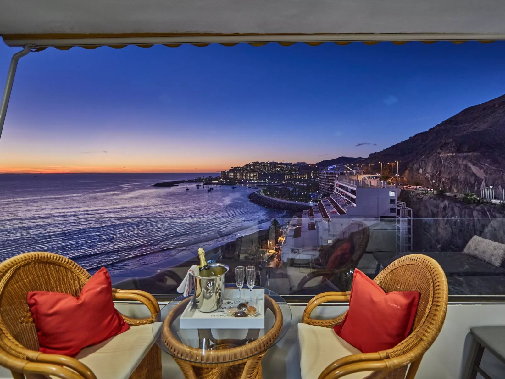 Aufwachen mit herrlichem Meerblick aus dieser schicken Wohnung-Dehors