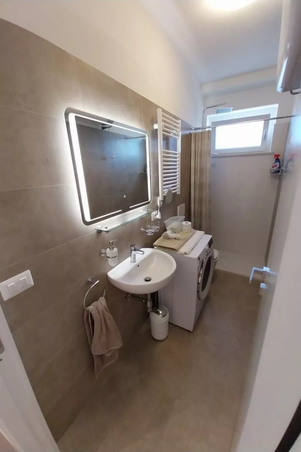 Helle und neue Ferienwohnung direkt am Strand