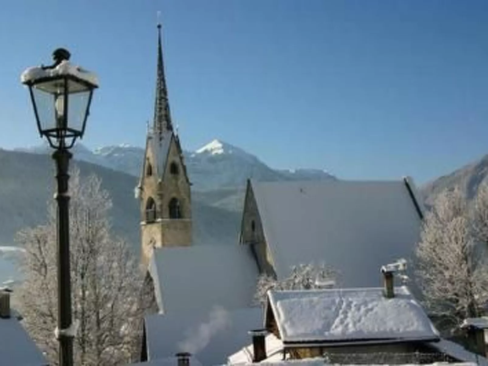 Romantisches Chalet in den Wiesen der Dolomiten