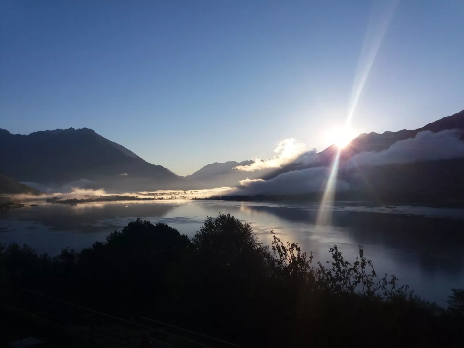 Wohnung mit Schwimmbad und fantastischem Seeblick-Dehors