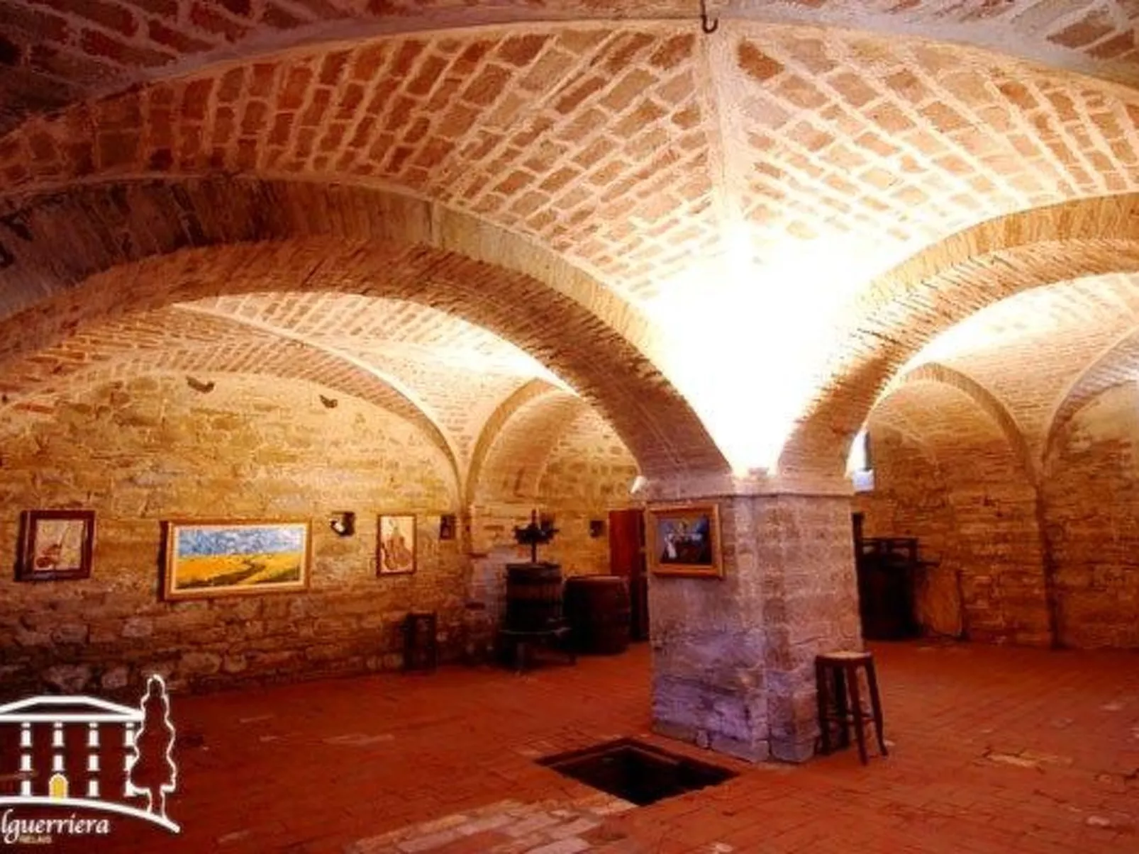 Unterkunft in einer Höhle mit Whirlpool