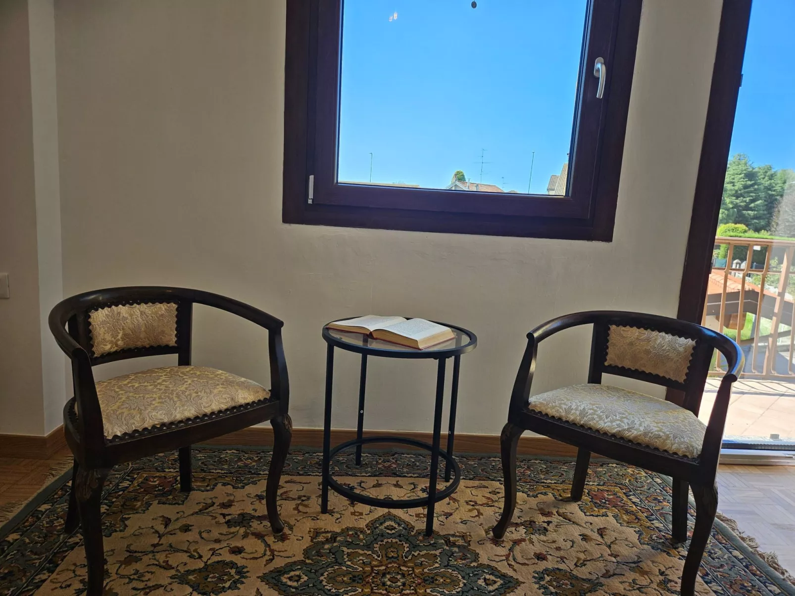 Zwischen Seen und Hügeln in Pina by Holiday World-Drinnen