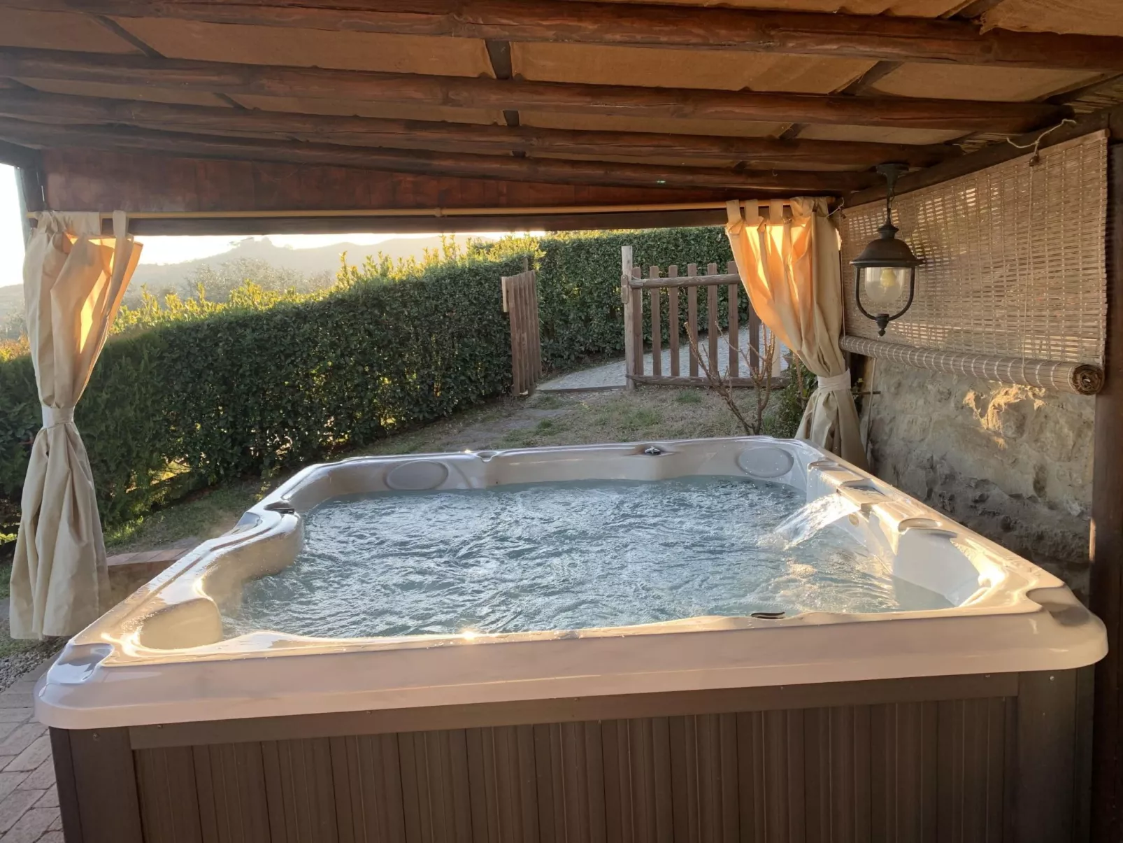 Wohnung in Sanguineto mit privatem Parkplatz-Outside