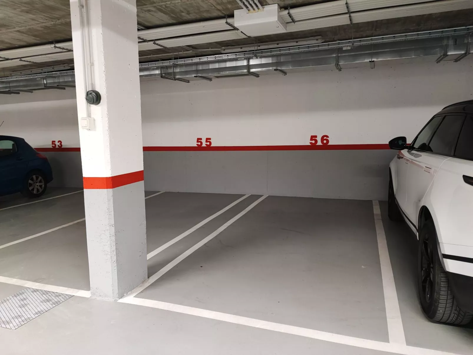 "La Invincible Moja" (Die unbesiegbare Moja)-Outside