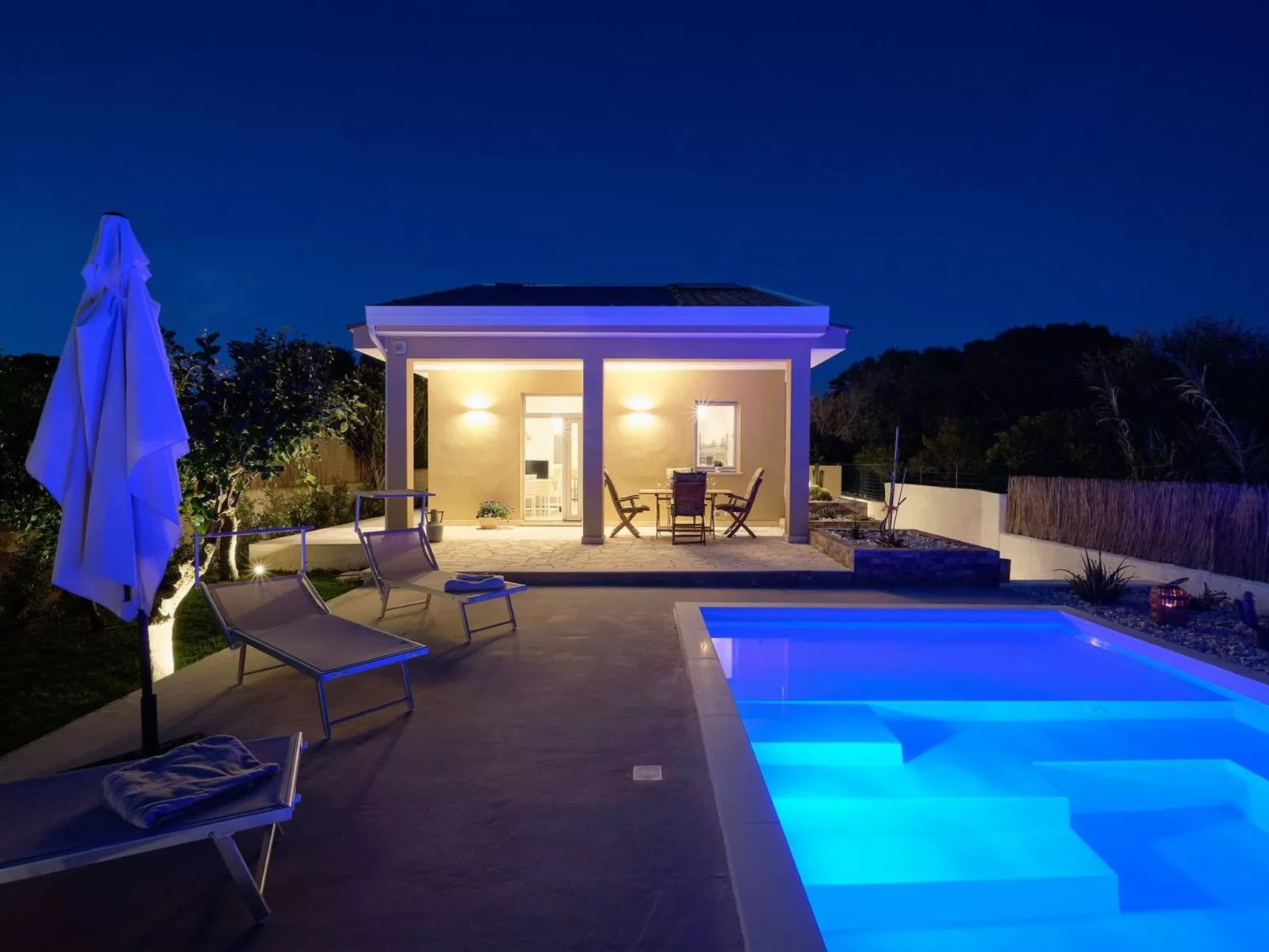 Villa Teti, mit Schwimmbad und in der Nähe des Strandes