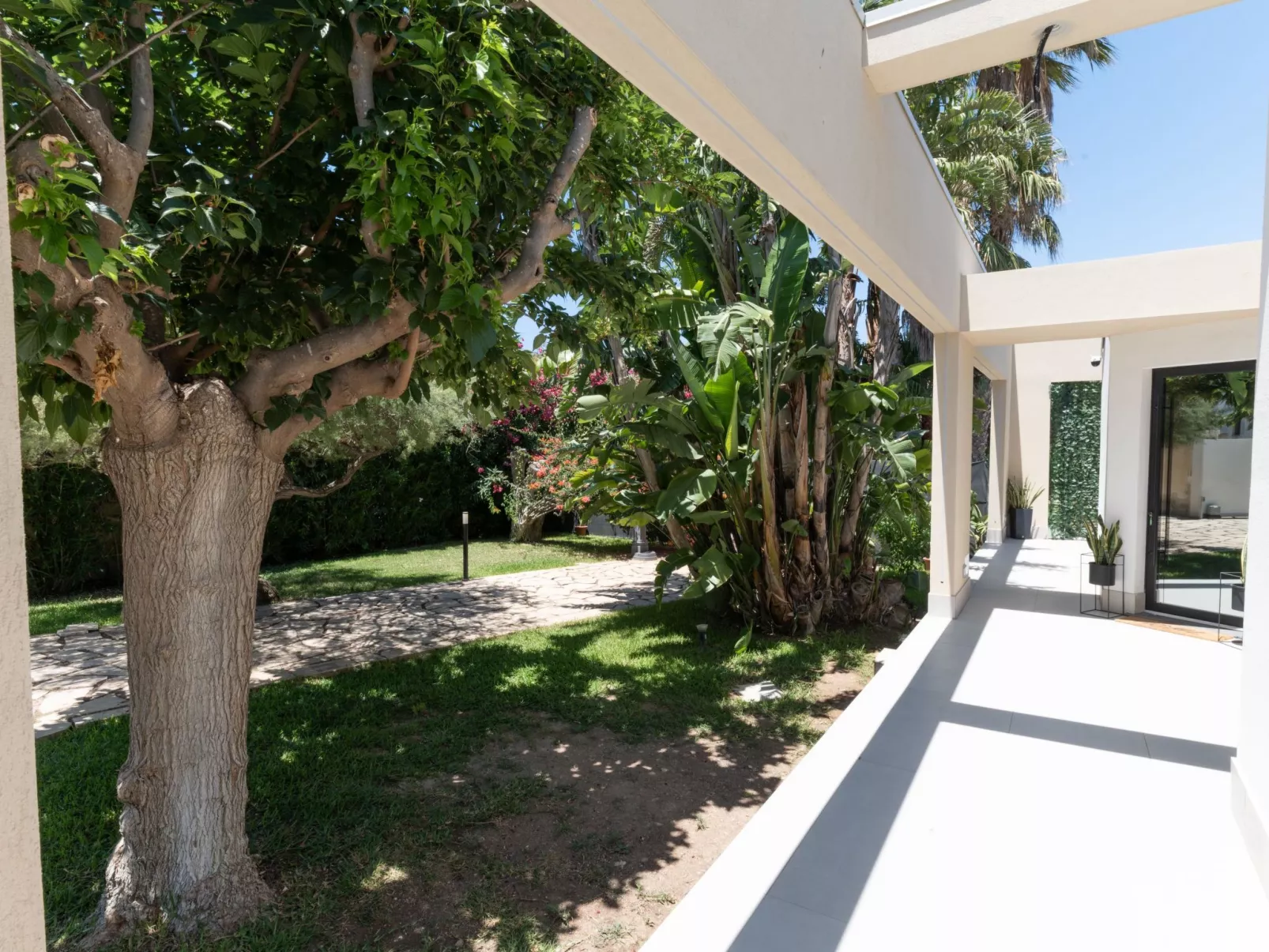 Nereide, Luxusvilla mit Pool am Meer