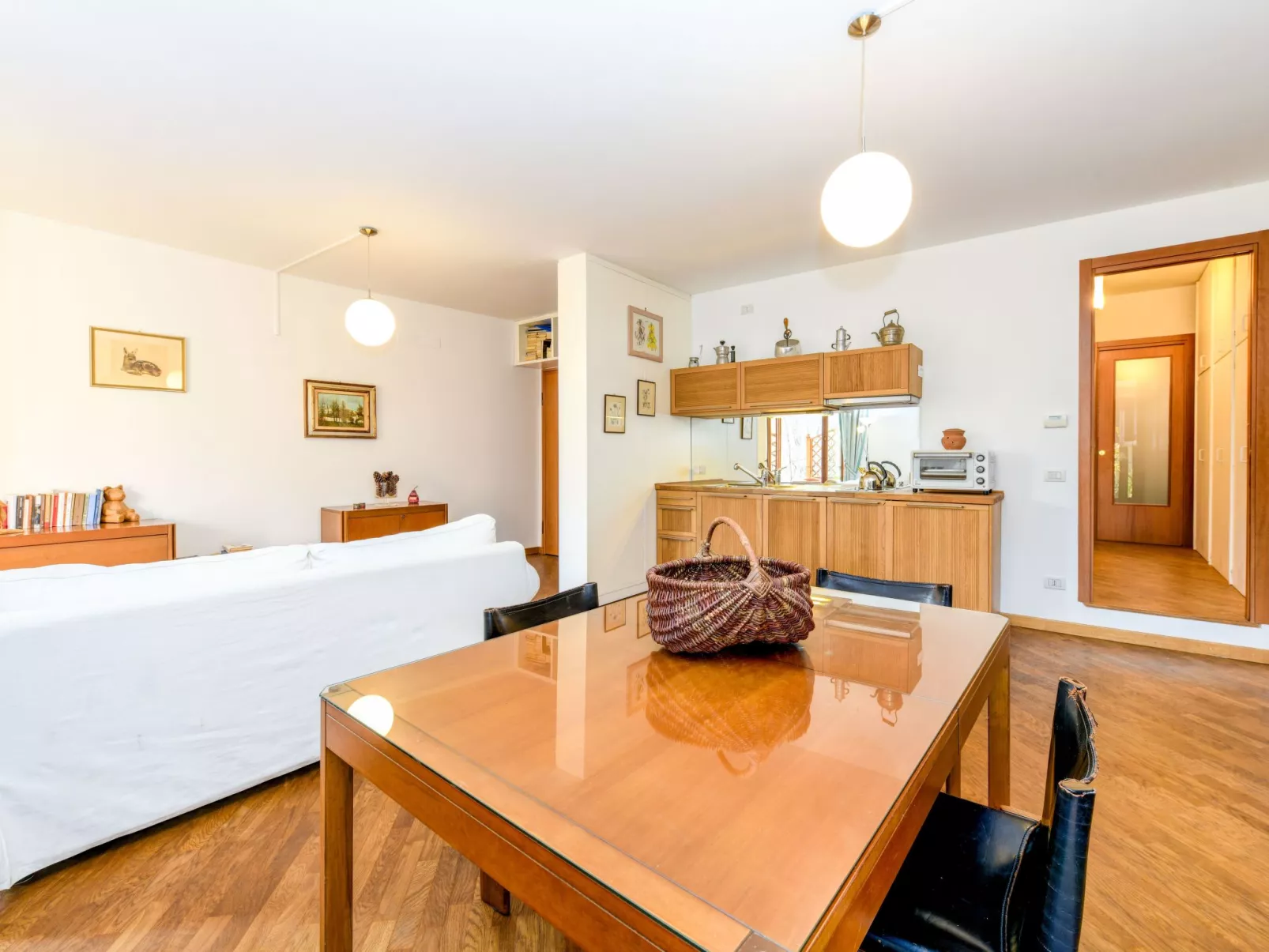 'Silvia2' mit privatem Balkon-Drinnen