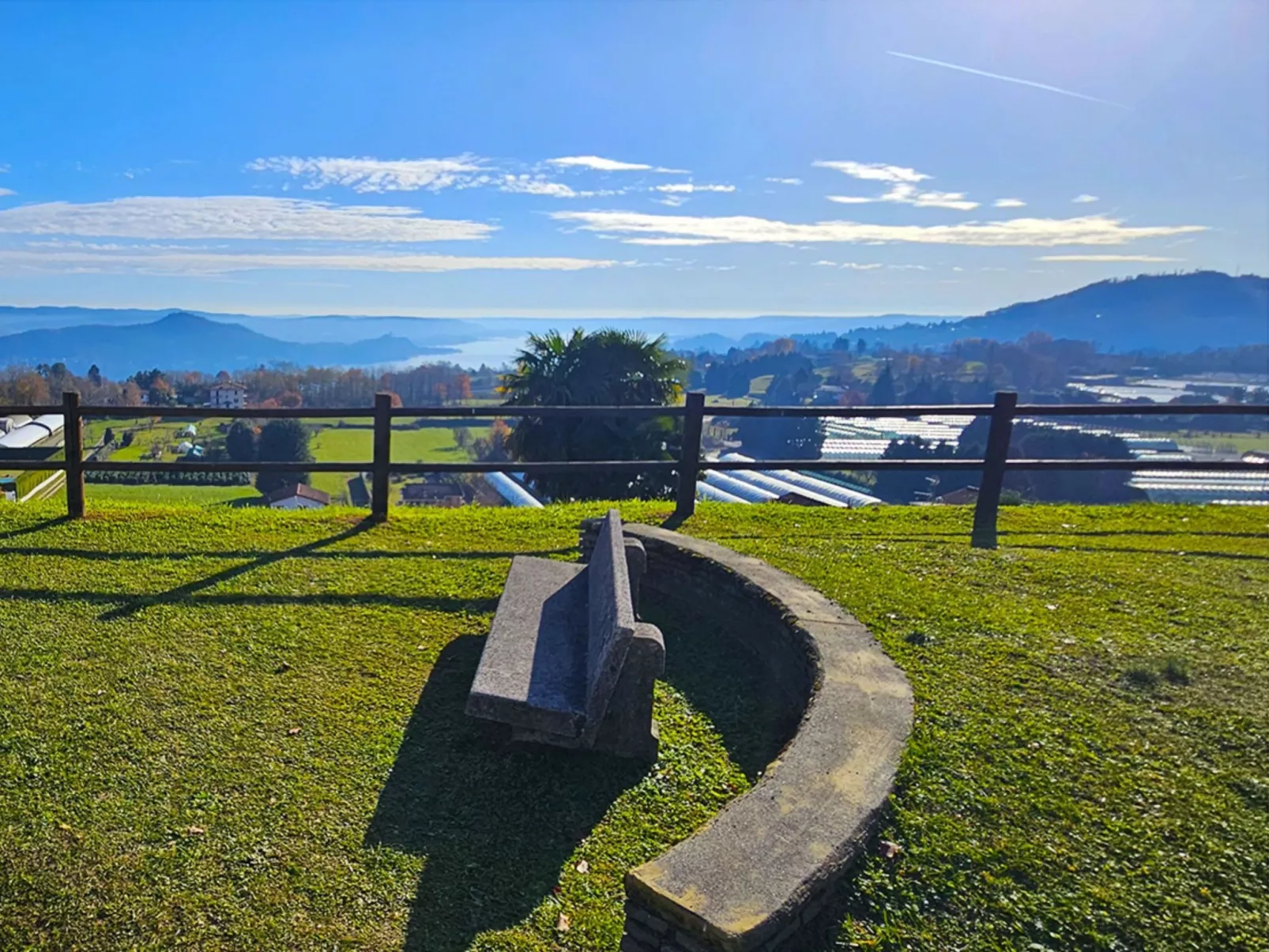 Neue moderne Seeüberdachung von Holiday World-Draußen