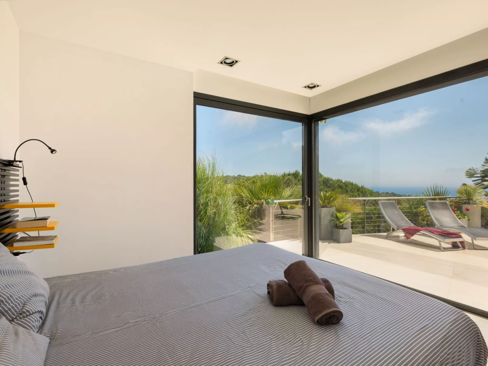 Luxuriöse Villa mit fantastischem Meerblick und Pool-Inside