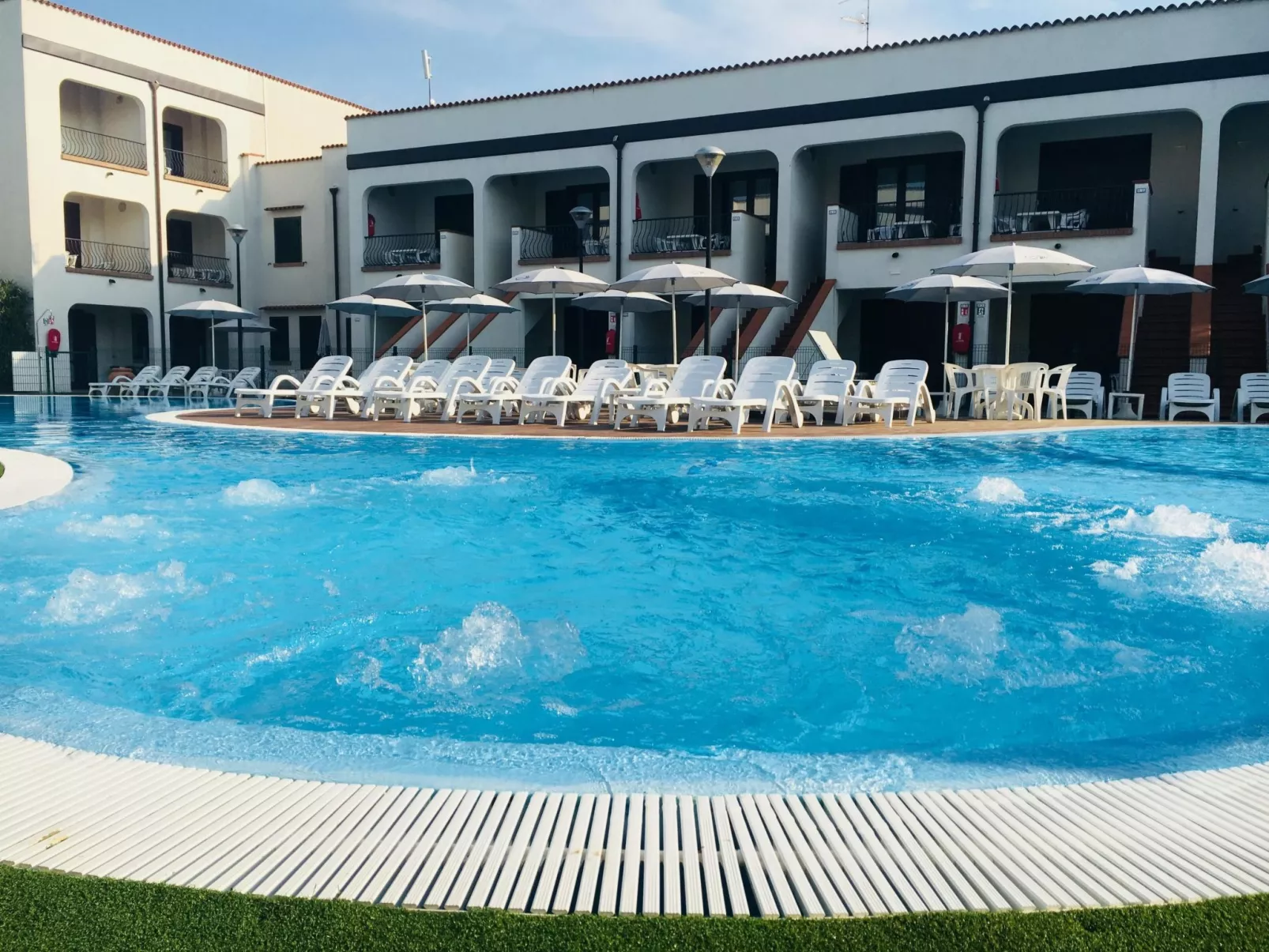 In Lido Di Spina mit Möbliertem Balkon-Dehors