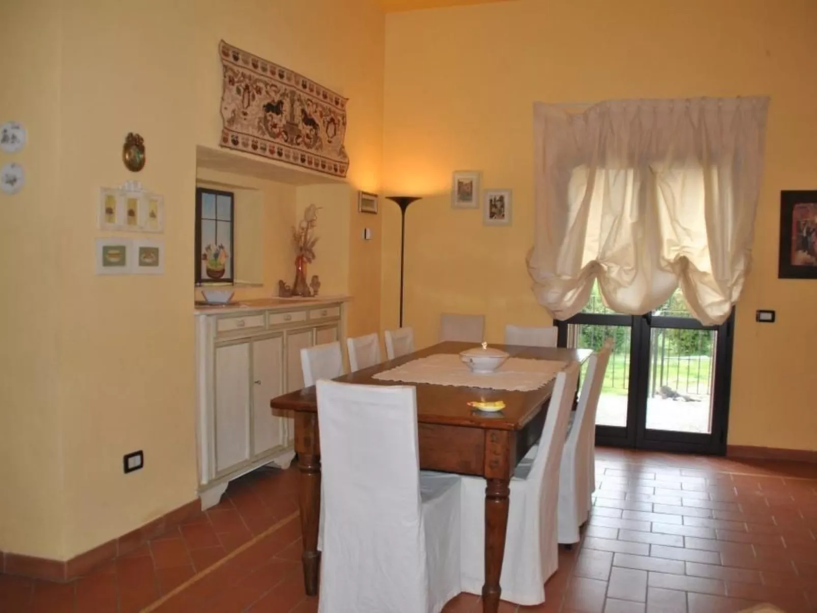 Altes Landhaus mit Schwimmbad und viel Grün-Image-tags.info