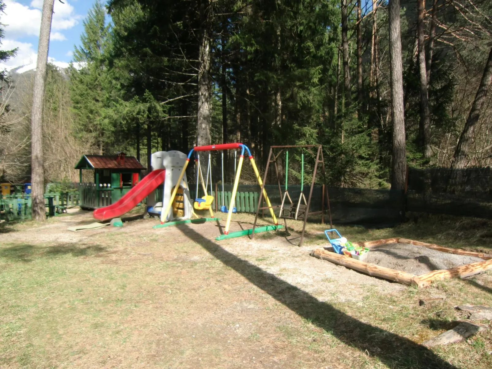 Erdgeschosswohnung mit möbliertem Garten