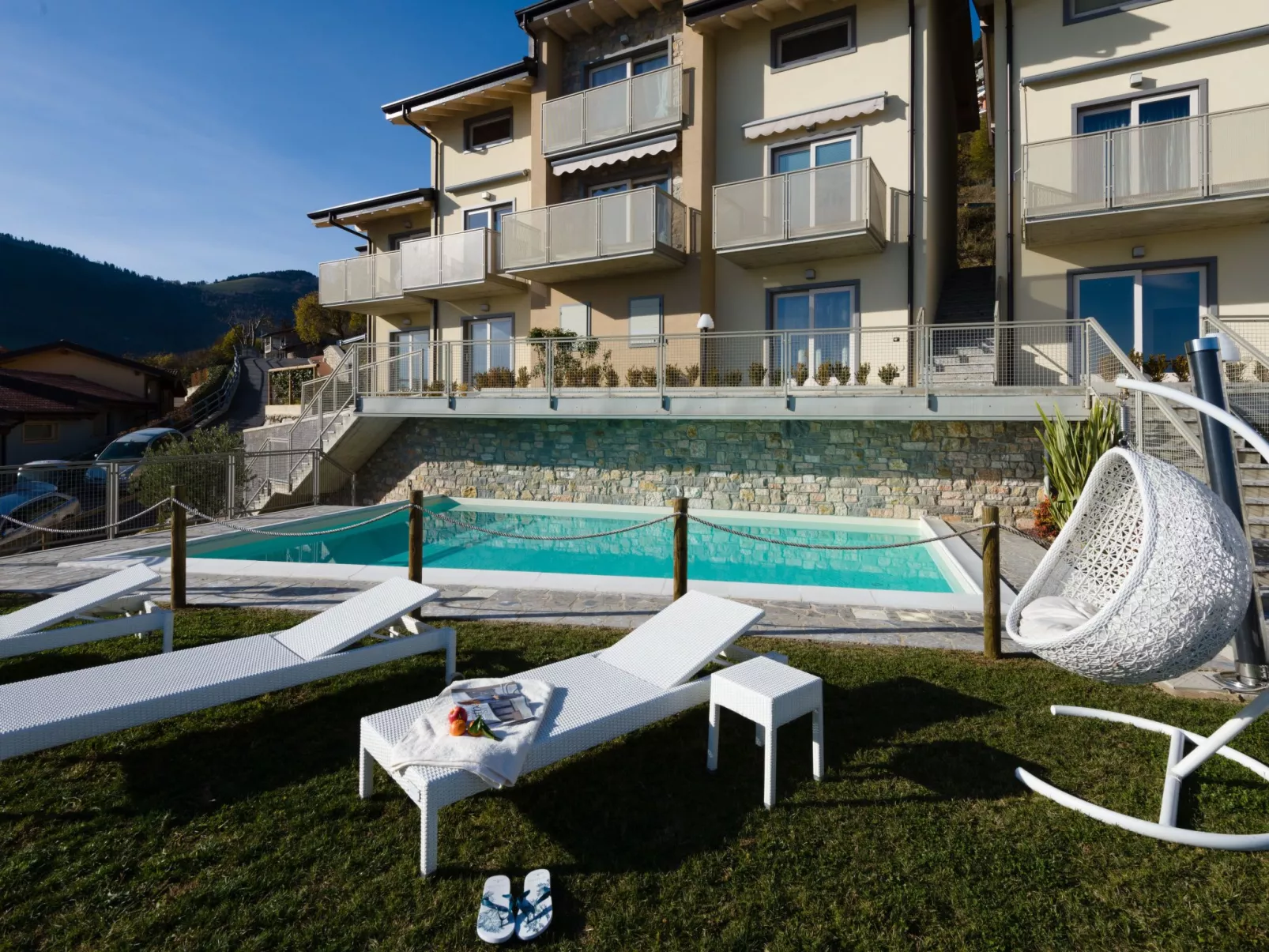 Terrazza a Lago - Dreizimmerwohnung mit Terrasse und Schwimmbad