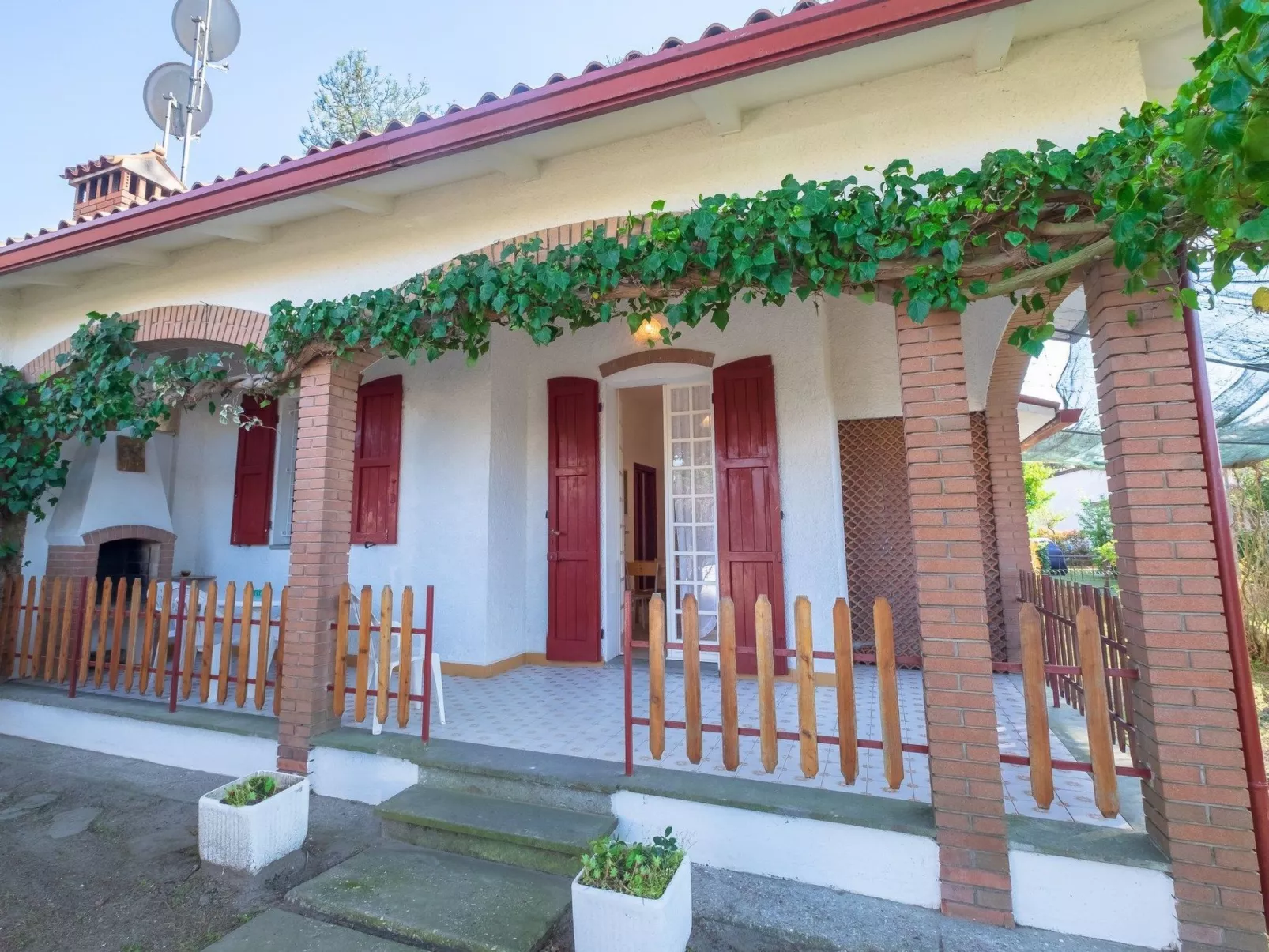 In Lido Delle Nazioni mit Großem Garten