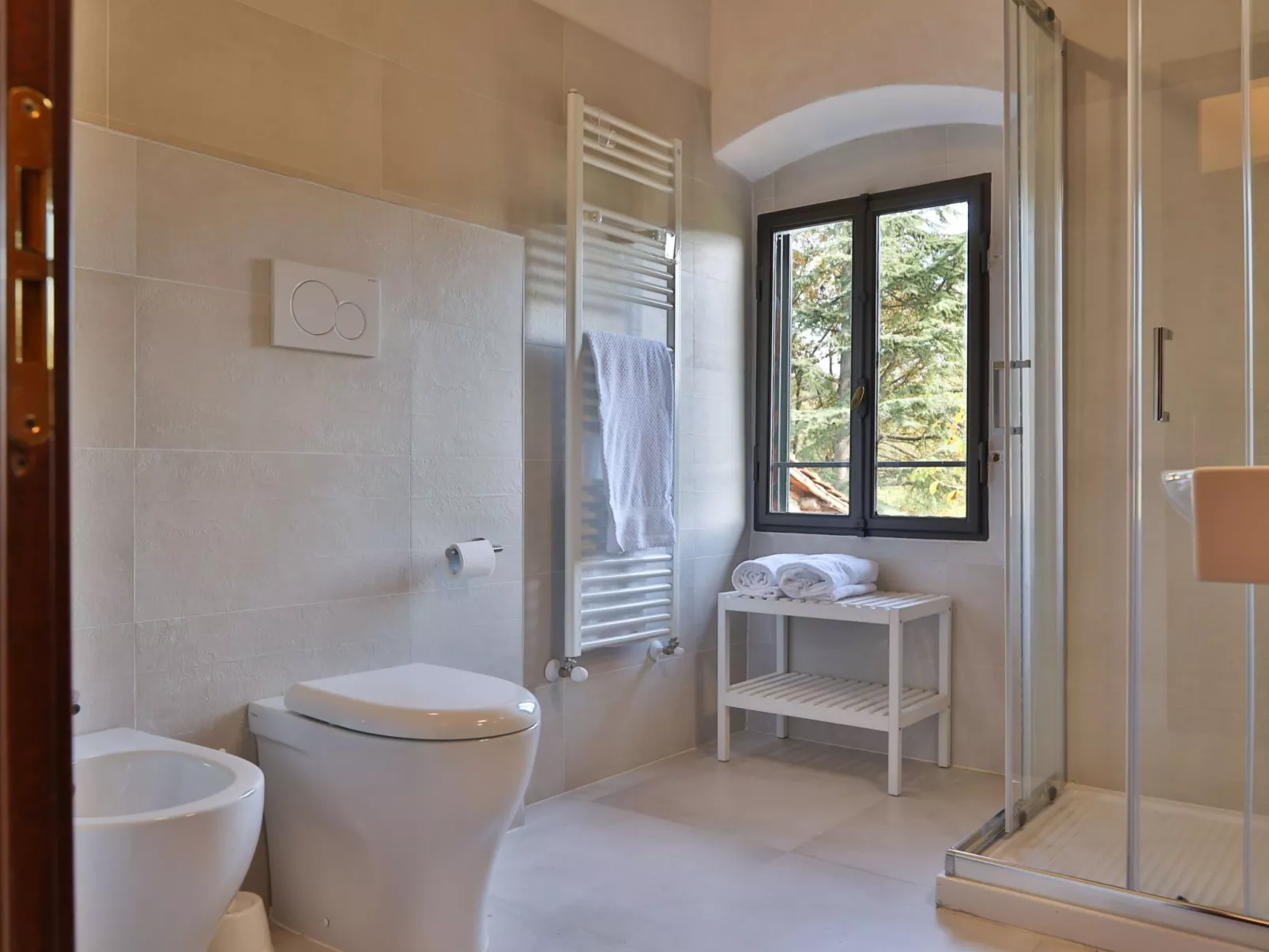 Große Wohnung mit 3 Schlafzimmern und 3 Bädern-Inside