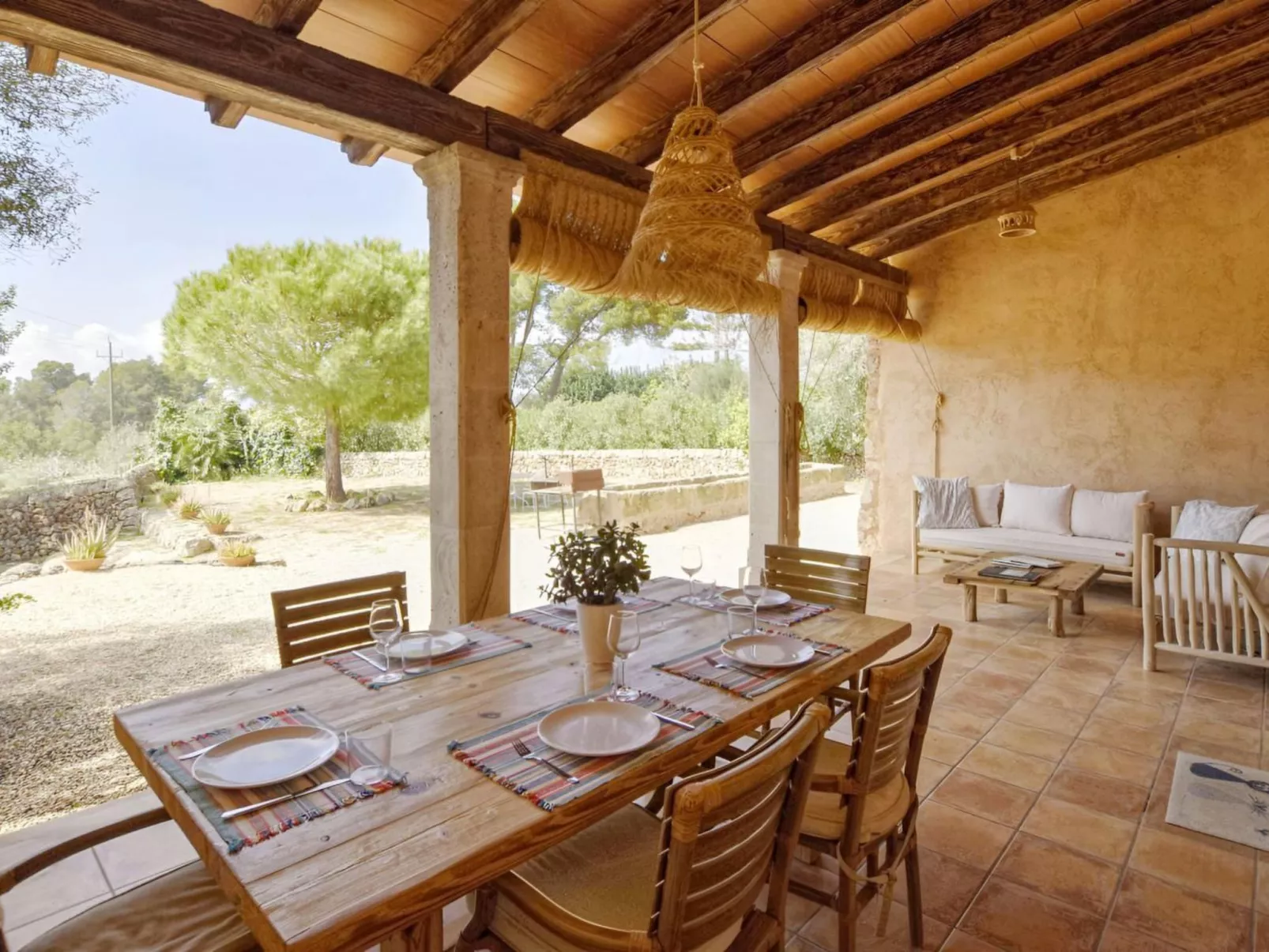 Finca in idyllischer Umgebung Pool & Klima 8 Pers-Drinnen