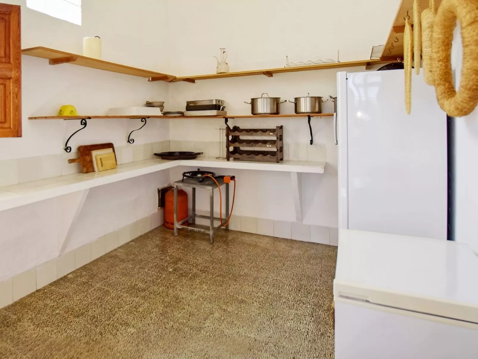 Großes Landhaus mit Schwimmbad in Meeresnähe-Drinnen