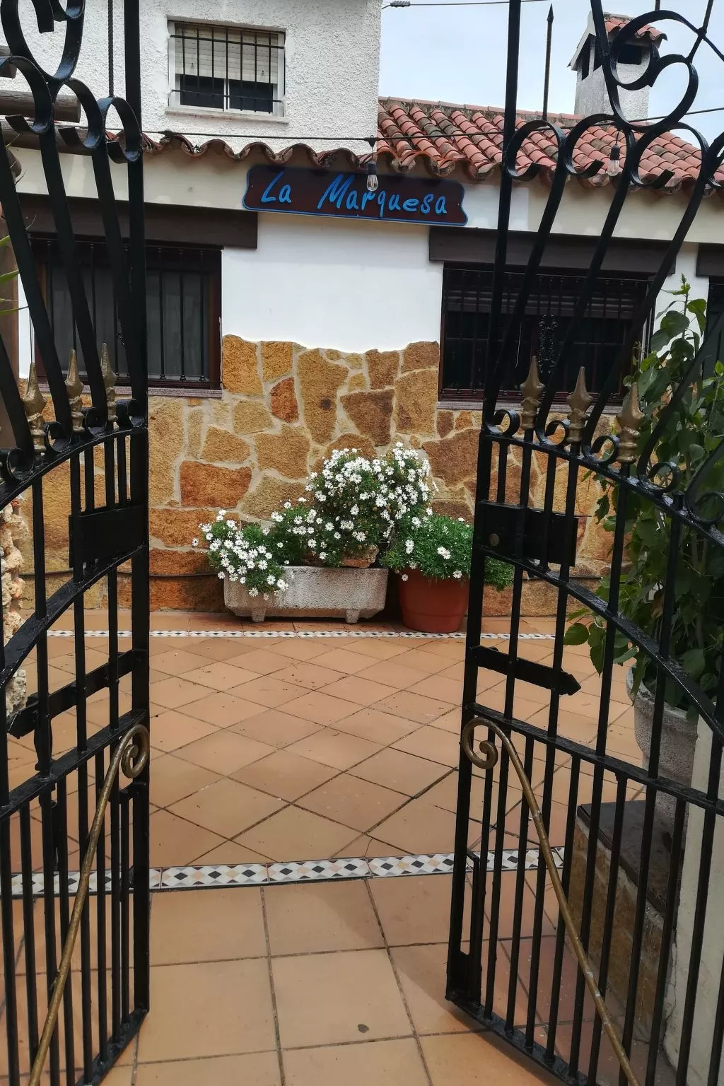 Haus mit Schwimmbad in Strandnähe-Outside