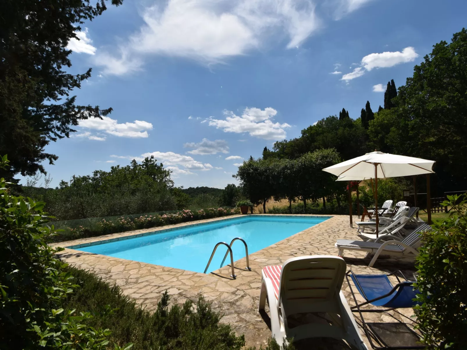 Wohnung in Bauernhaus mit großem Garten, Schwimmbad-Outside