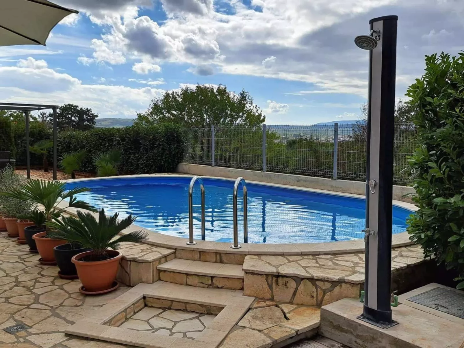 Wohnung mit Terrasse-Outside