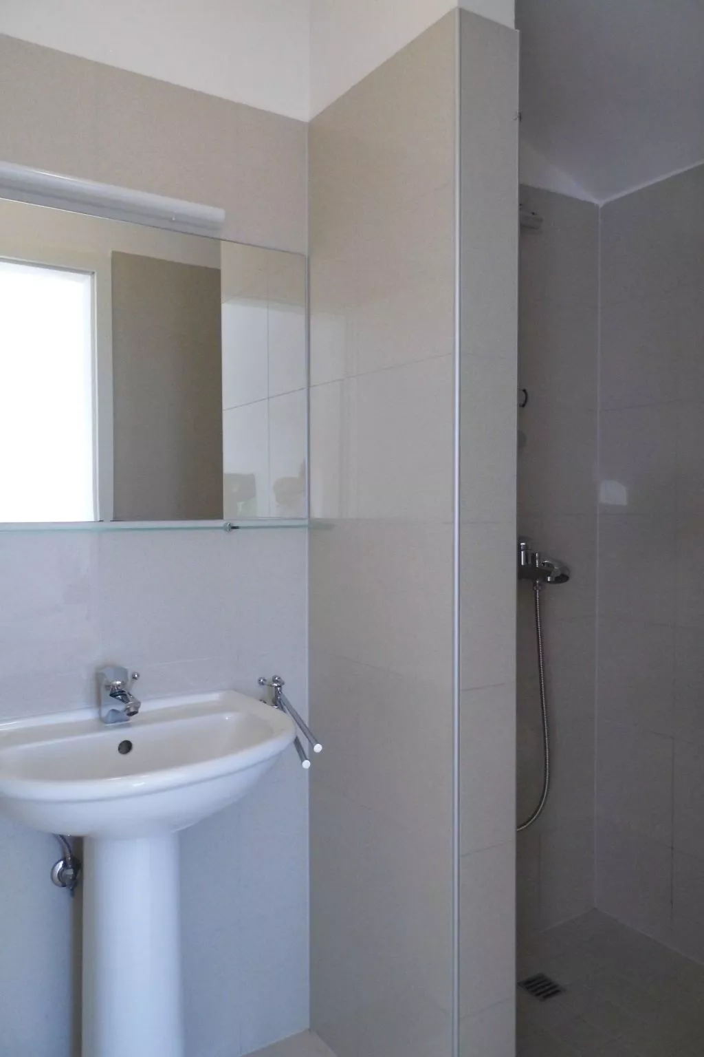 Mit Blick auf das Wasser-Inside