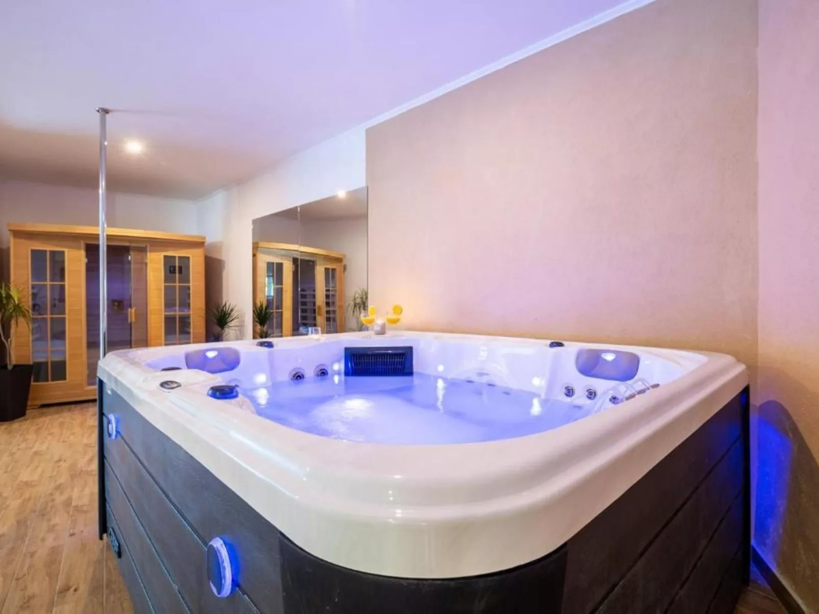 "Paola" mit eigenem Pool-Inside