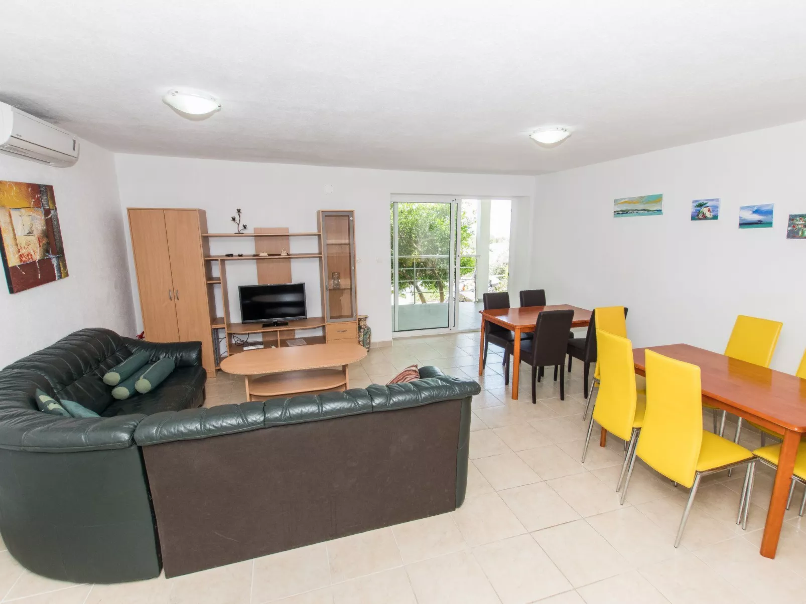 Ozzi mit privatem Pool-Inside