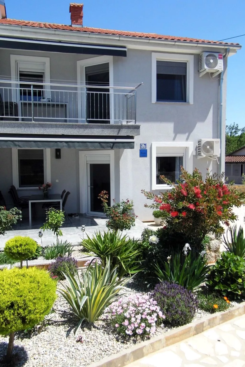 Ausgezeichnete neue und moderne Wohnung-Image-tags.info