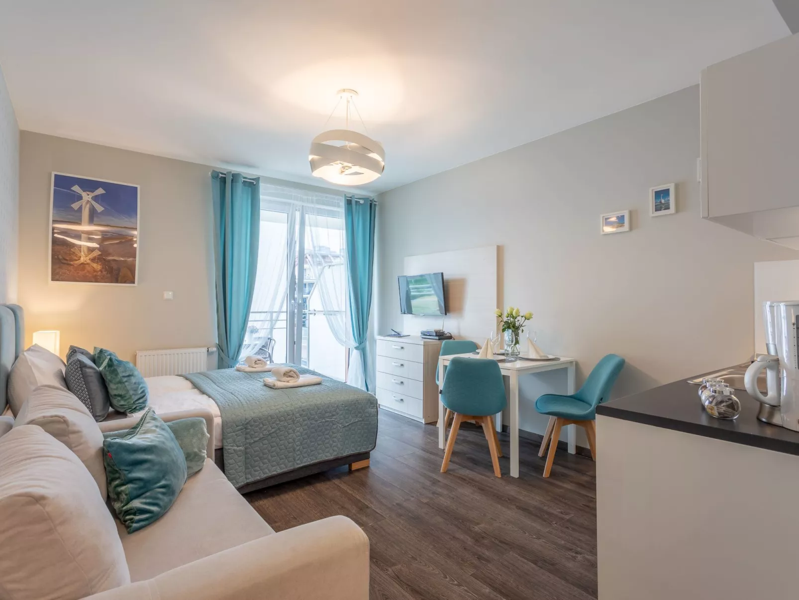 Pegaz 17 an der Strandpromenade